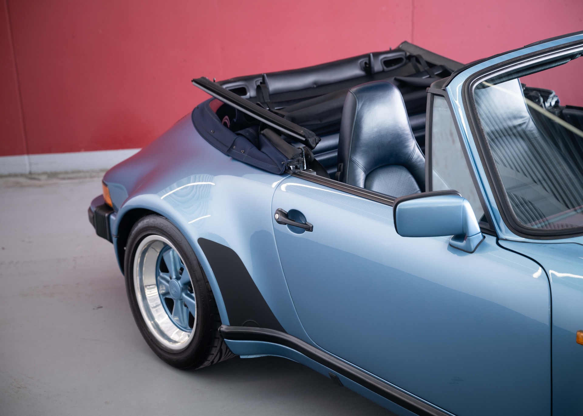 PORSCHE 911 Carrera 3.2 Cabrio WTL (100% original, certified low mileage, L999 paint, restored, fully documented)-image-13