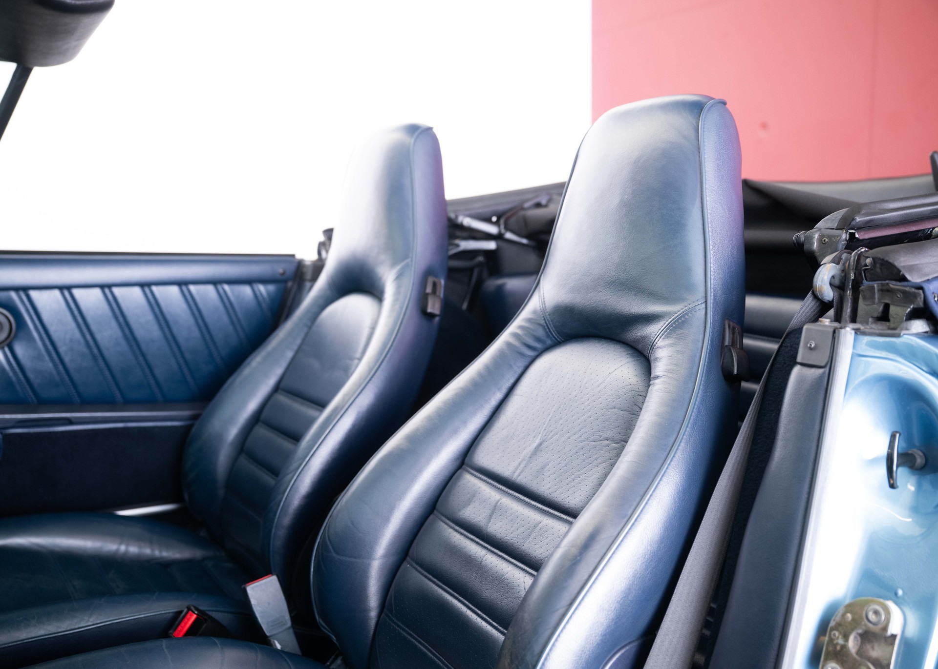PORSCHE 911 Carrera 3.2 Cabrio WTL (100% original, certified low mileage, L999 paint, restored, fully documented)-image-23