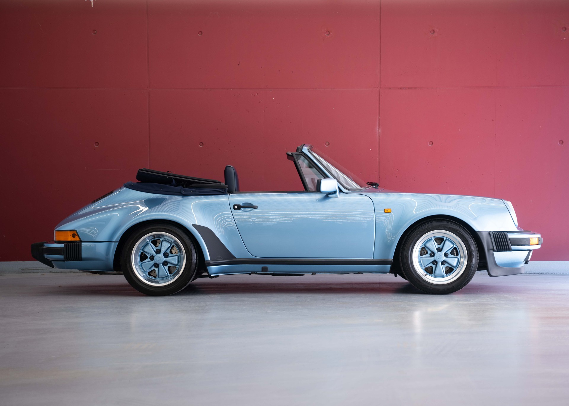 PORSCHE 911 Carrera 3.2 Cabrio WTL (100% original, certified low mileage, L999 paint, restored, fully documented)-image-7