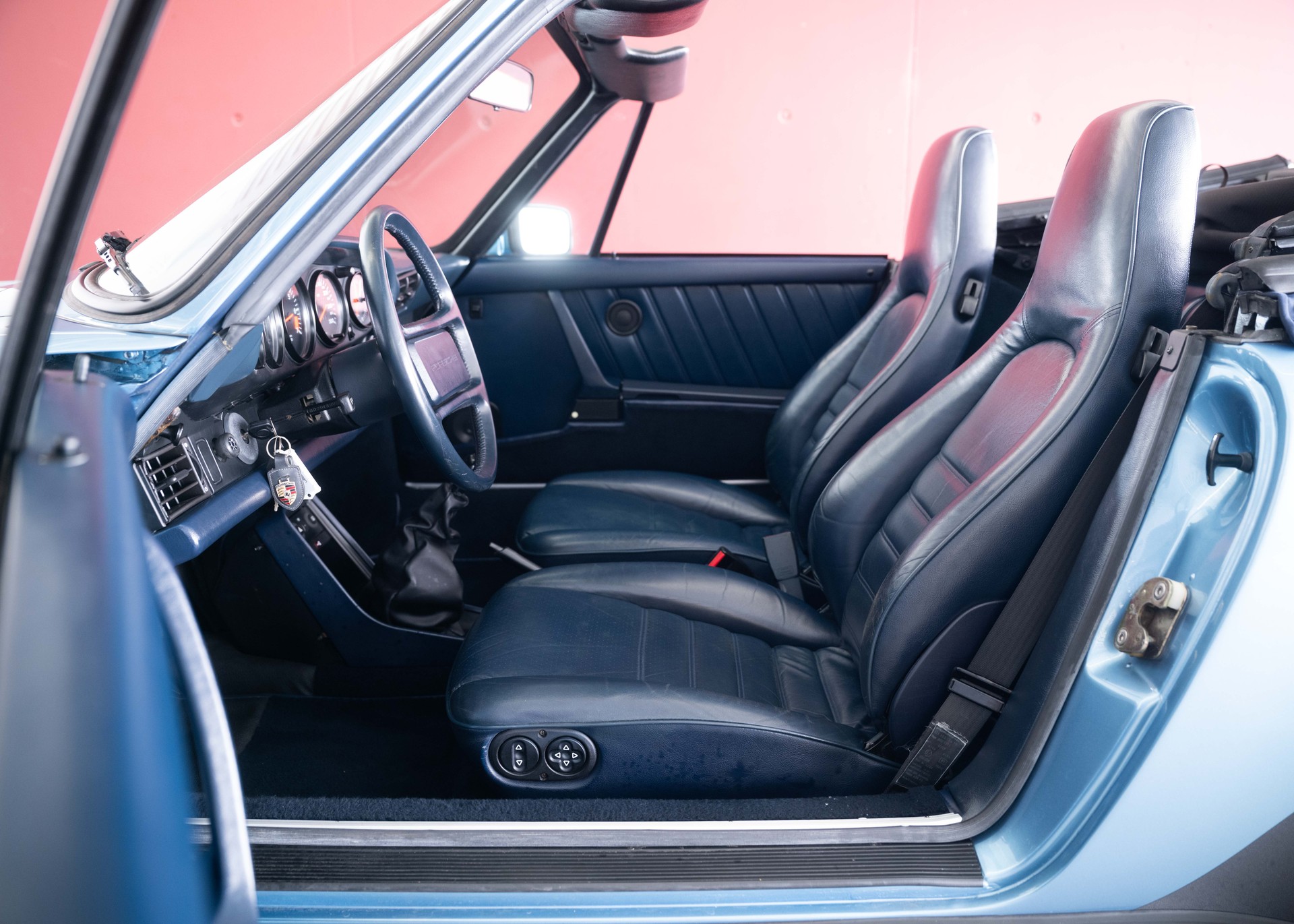 PORSCHE 911 Carrera 3.2 Cabrio WTL (100% original, certified low mileage, L999 paint, restored, fully documented)-image-21