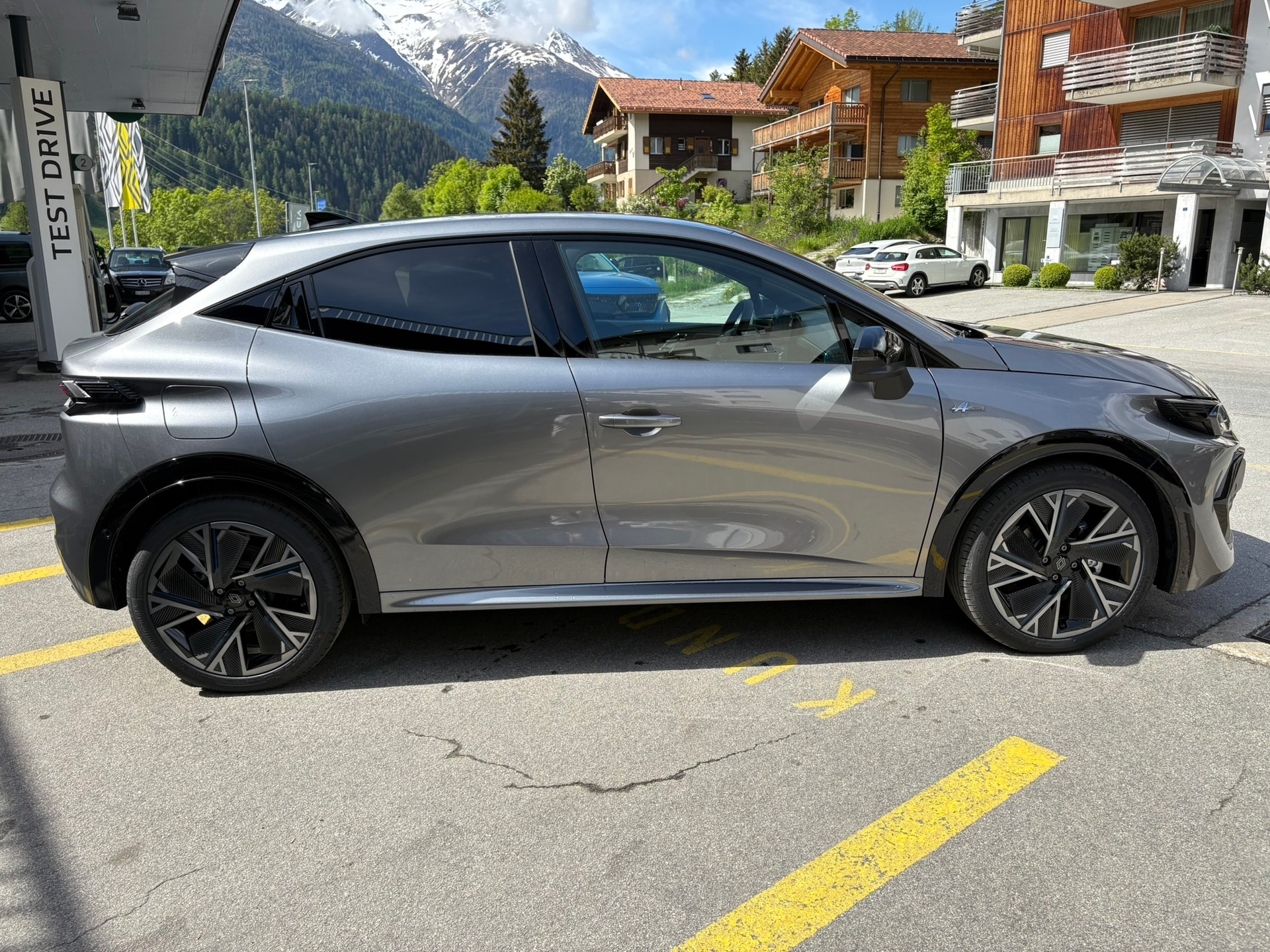 RENAULT Clio 1.8 E-Tech Esprit Alpine-showroom-element-3