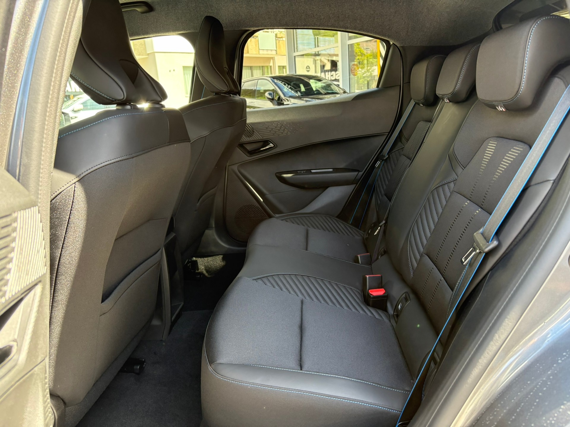RENAULT Clio 1.8 E-Tech Esprit Alpine-image-11