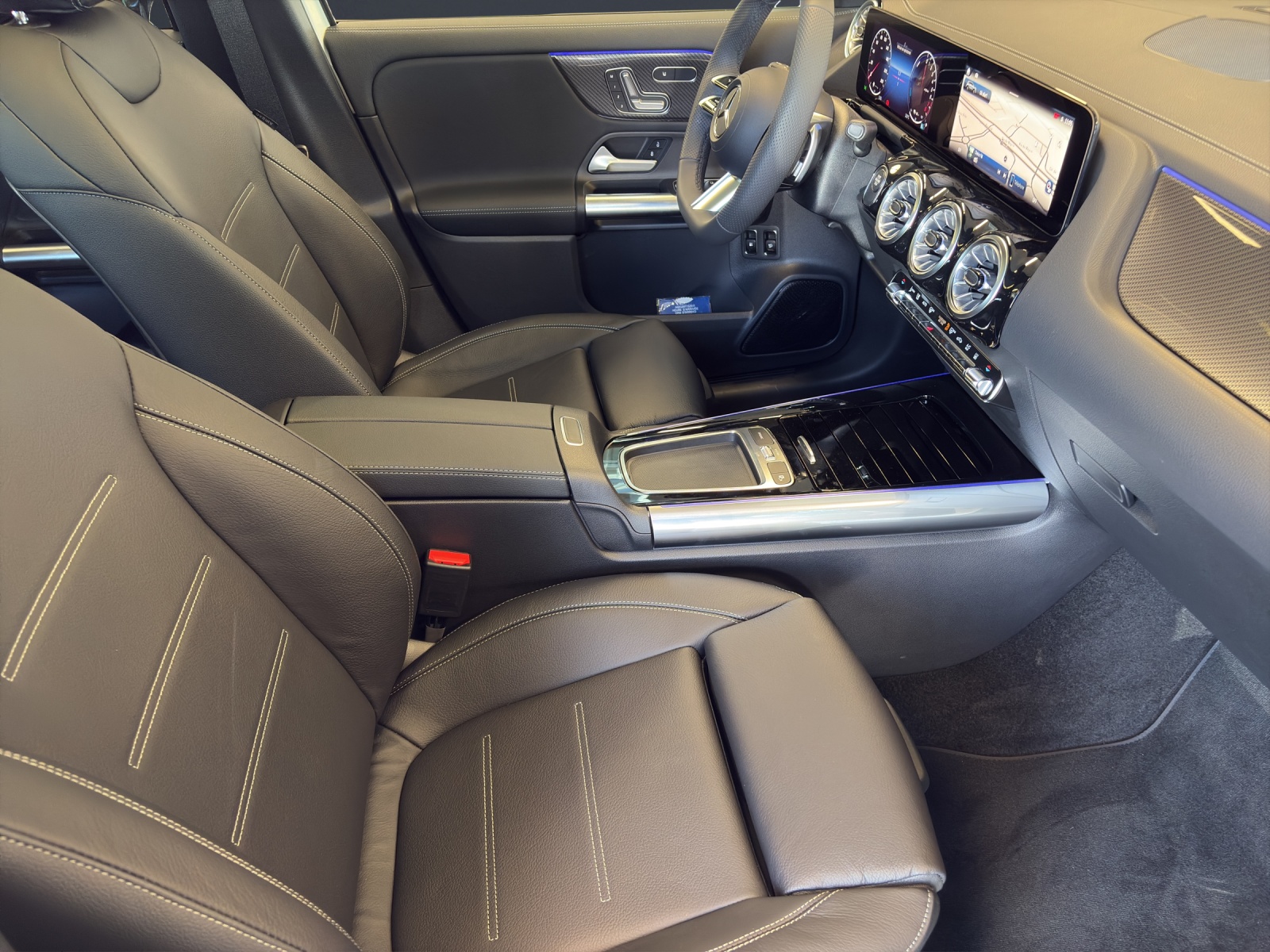 MERCEDES-BENZ GLA 250e Hybrid Technology EQ Star-image-9