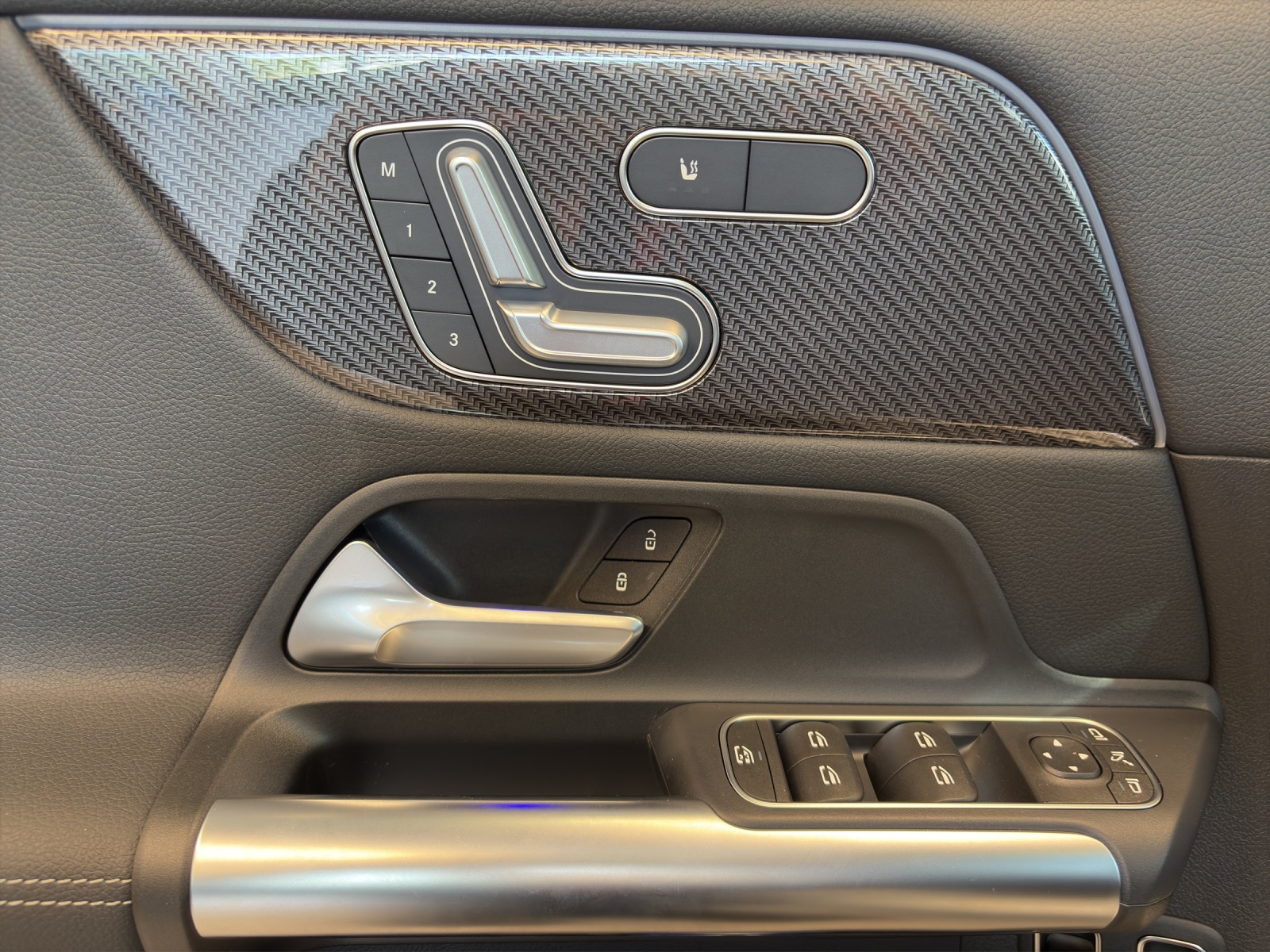 MERCEDES-BENZ GLA 250e Hybrid Technology EQ Star-image-12
