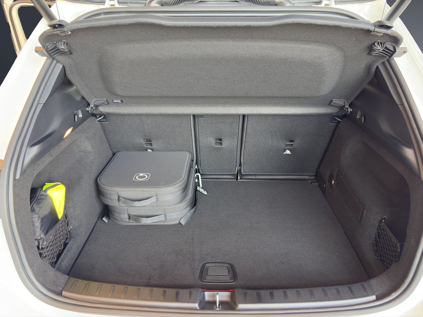 MERCEDES-BENZ GLA 250e Hybrid Technology EQ Star-image-13