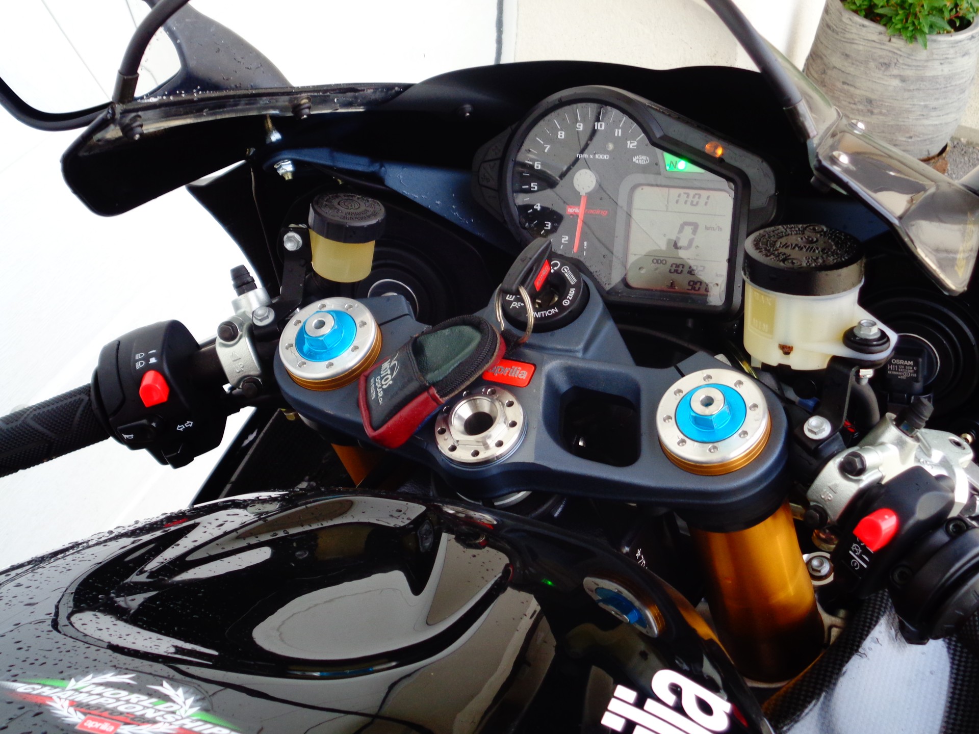 APRILIA RSV 1000 R I.E. Factory-image-6