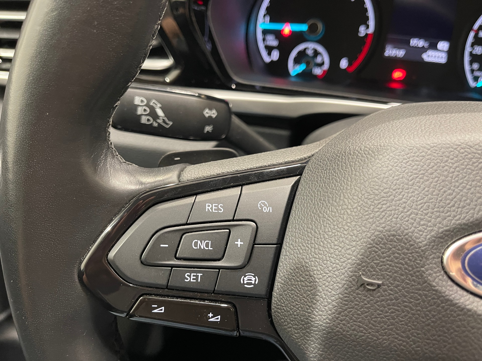 FORD Tourneo Connect 2.0 EcoBlue Active Automat *7PLATZ*-image-19