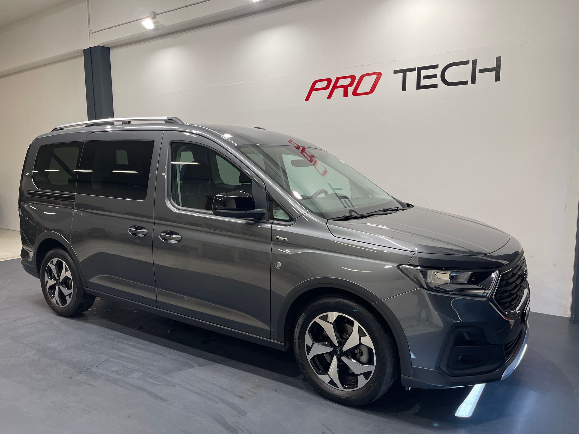 FORD Tourneo Connect 2.0 EcoBlue Active Automat *7PLATZ*