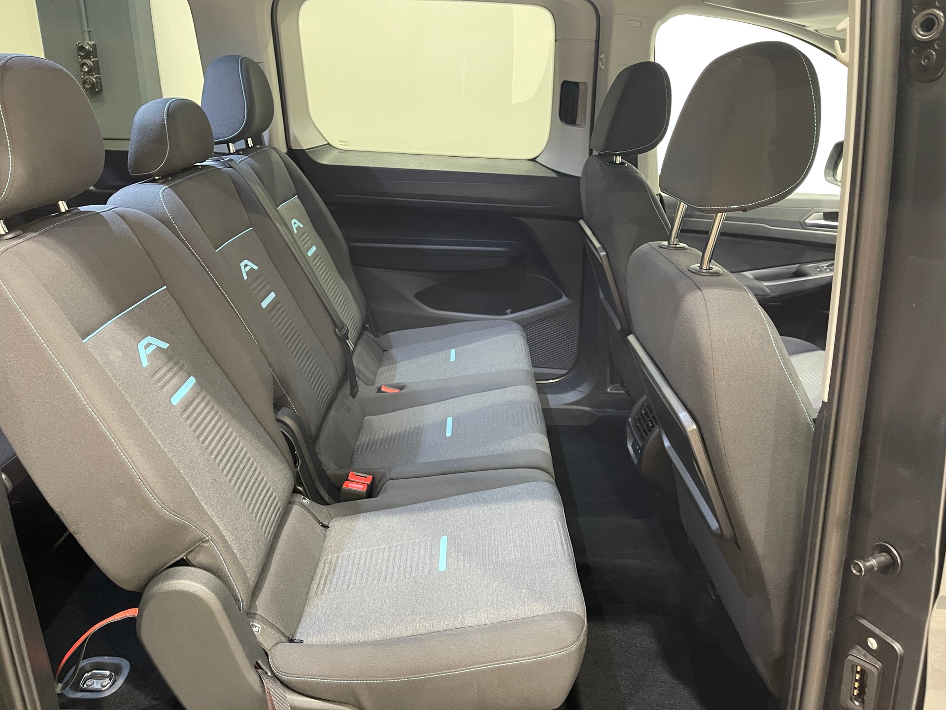 FORD Tourneo Connect 2.0 EcoBlue Active Automat *7PLATZ*-image-13