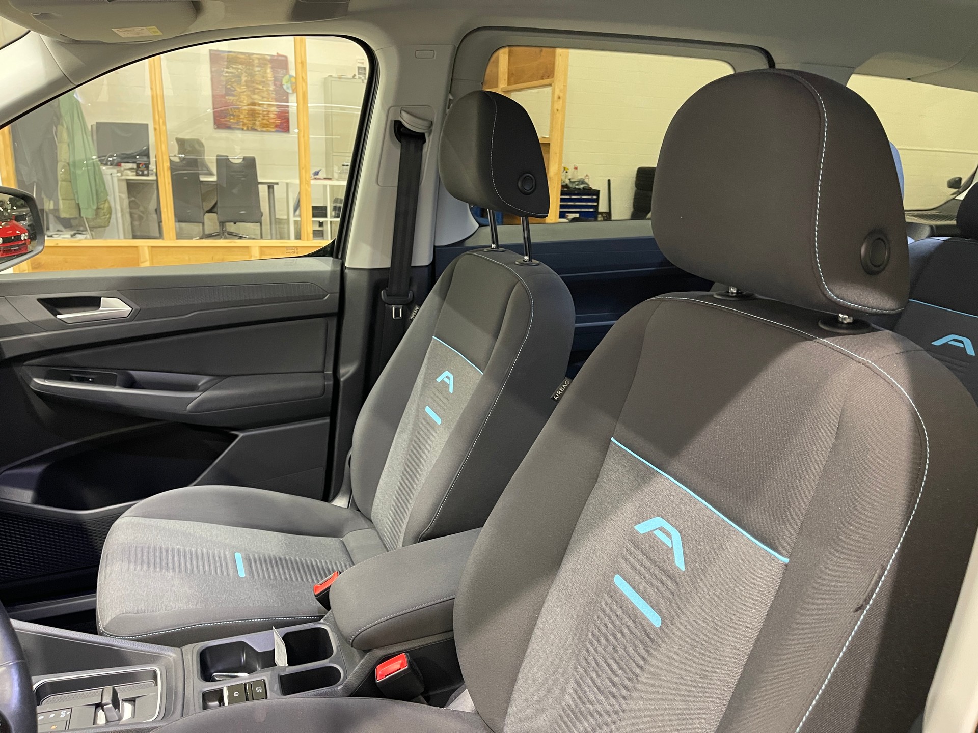 FORD Tourneo Connect 2.0 EcoBlue Active Automat *7PLATZ*-image-7