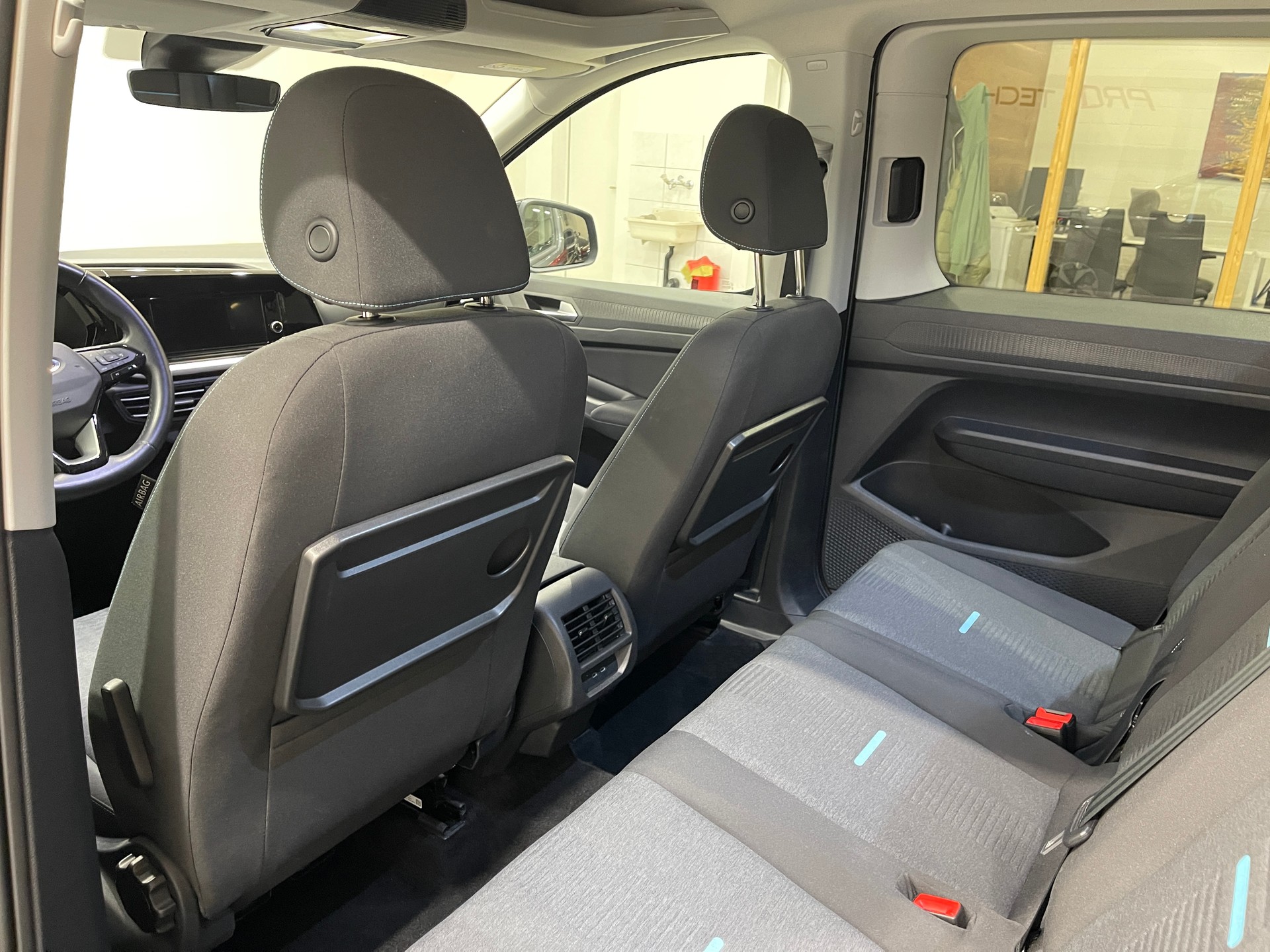 FORD Tourneo Connect 2.0 EcoBlue Active Automat *7PLATZ*-image-10