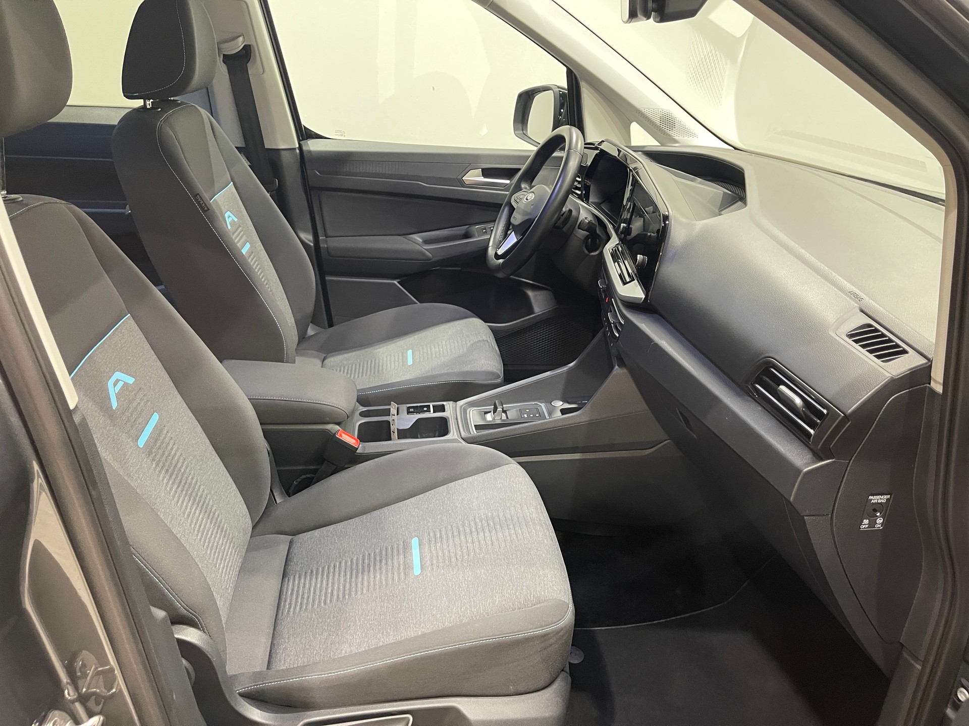 FORD Tourneo Connect 2.0 EcoBlue Active Automat *7PLATZ*-image-16