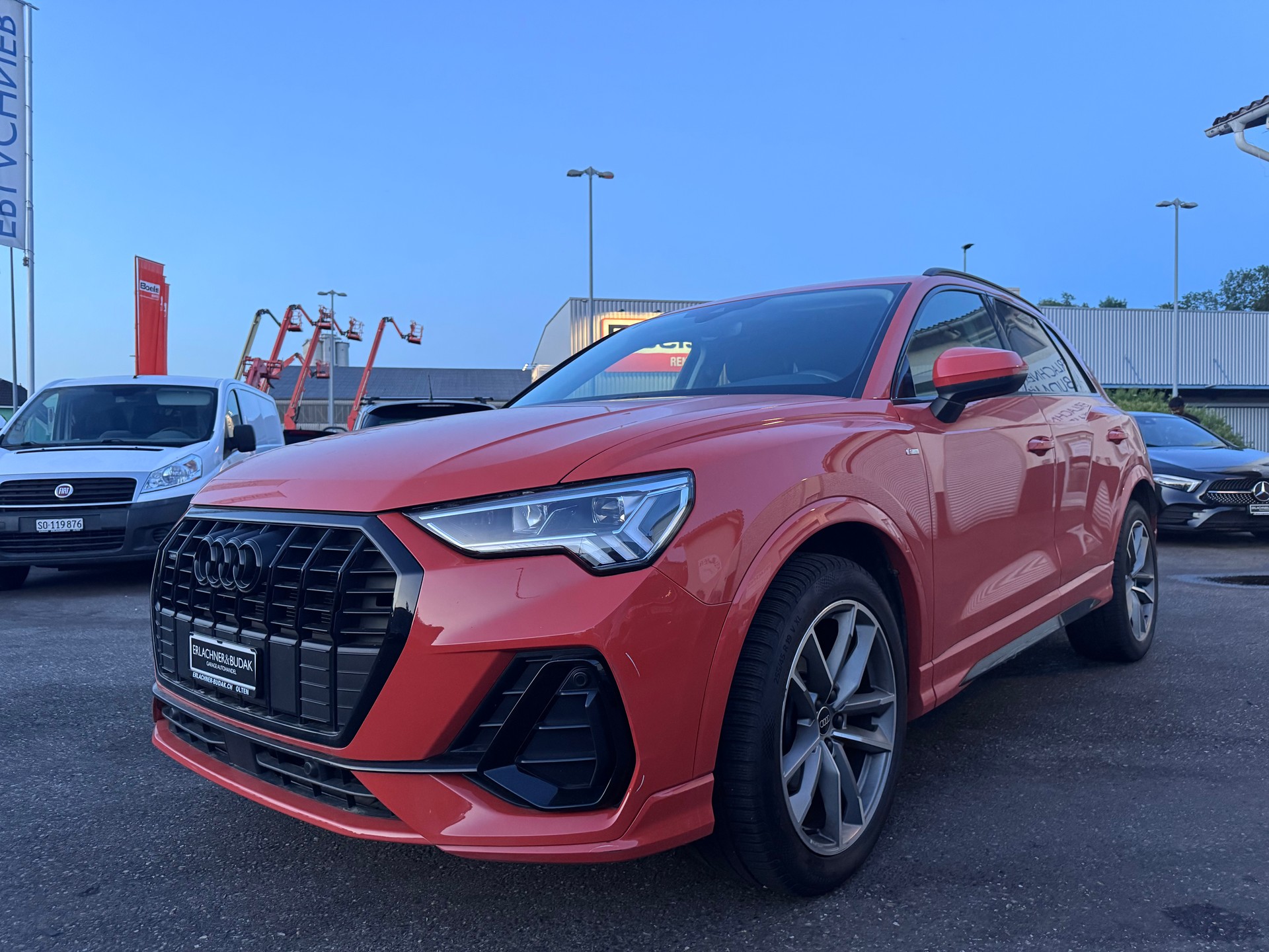 AUDI Q3 35 TDI S line quattro S-tronic-showroom-element-1