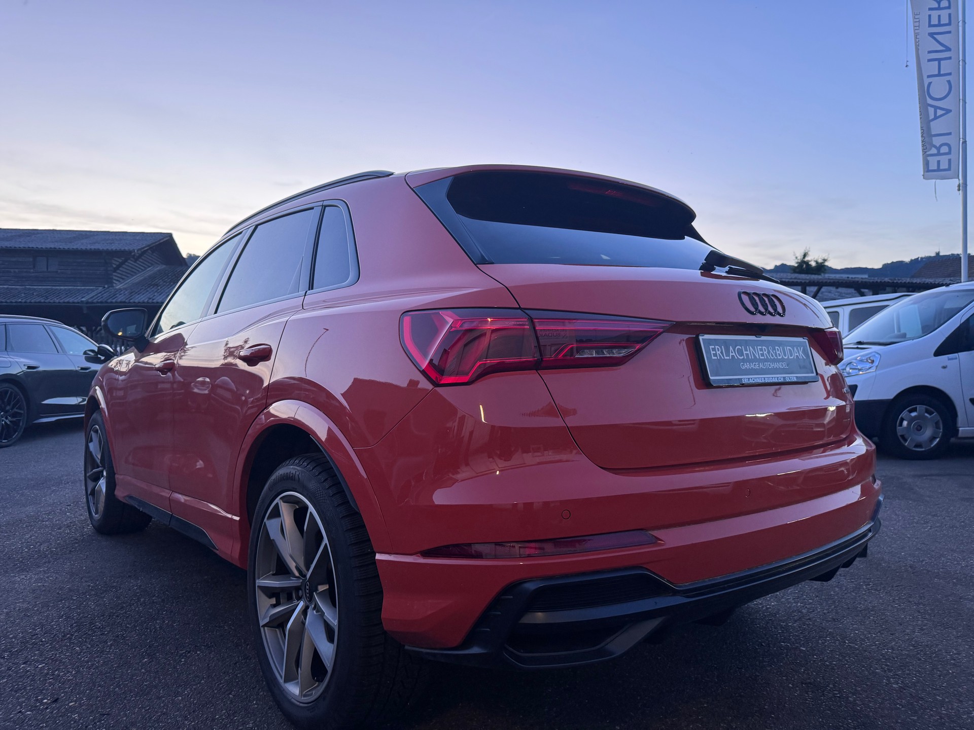 AUDI Q3 35 TDI S line quattro S-tronic-showroom-element-3