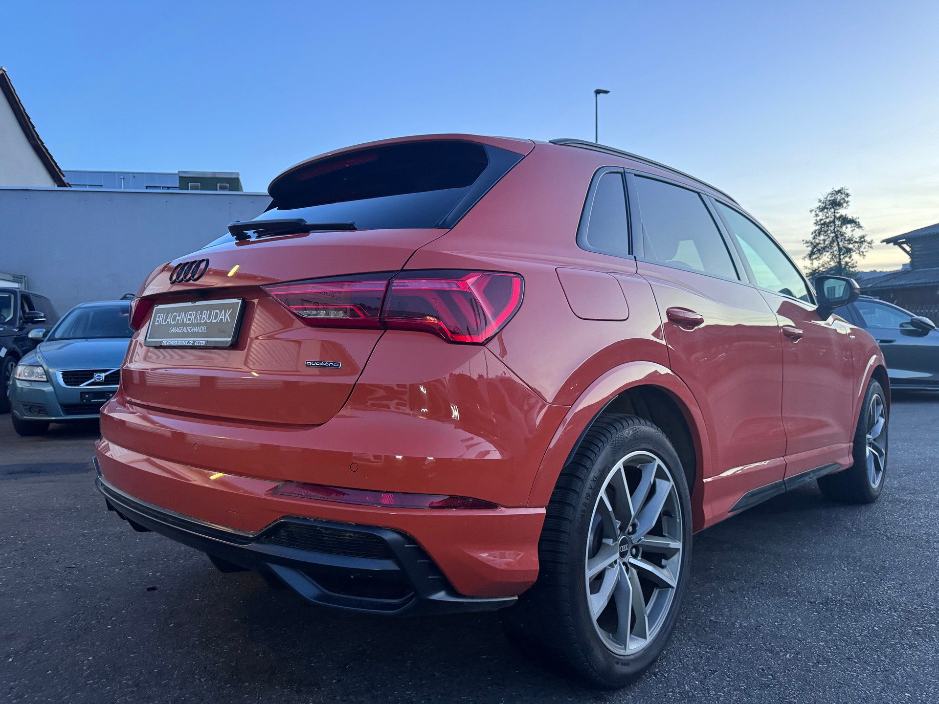AUDI Q3 35 TDI S line quattro S-tronic-image-4