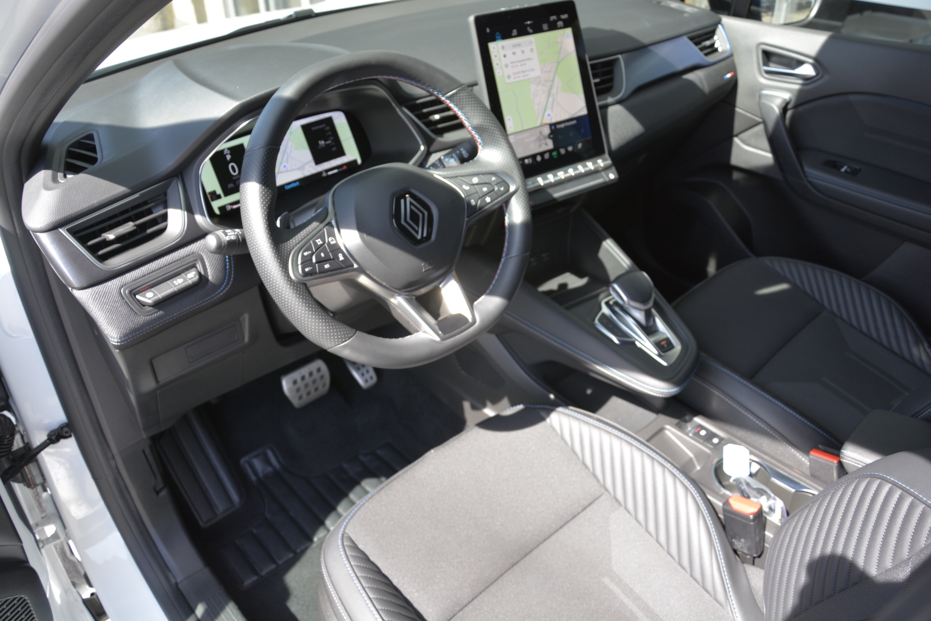 RENAULT Captur 1.3 TCe 160 esprit Alpine EDC-image-11