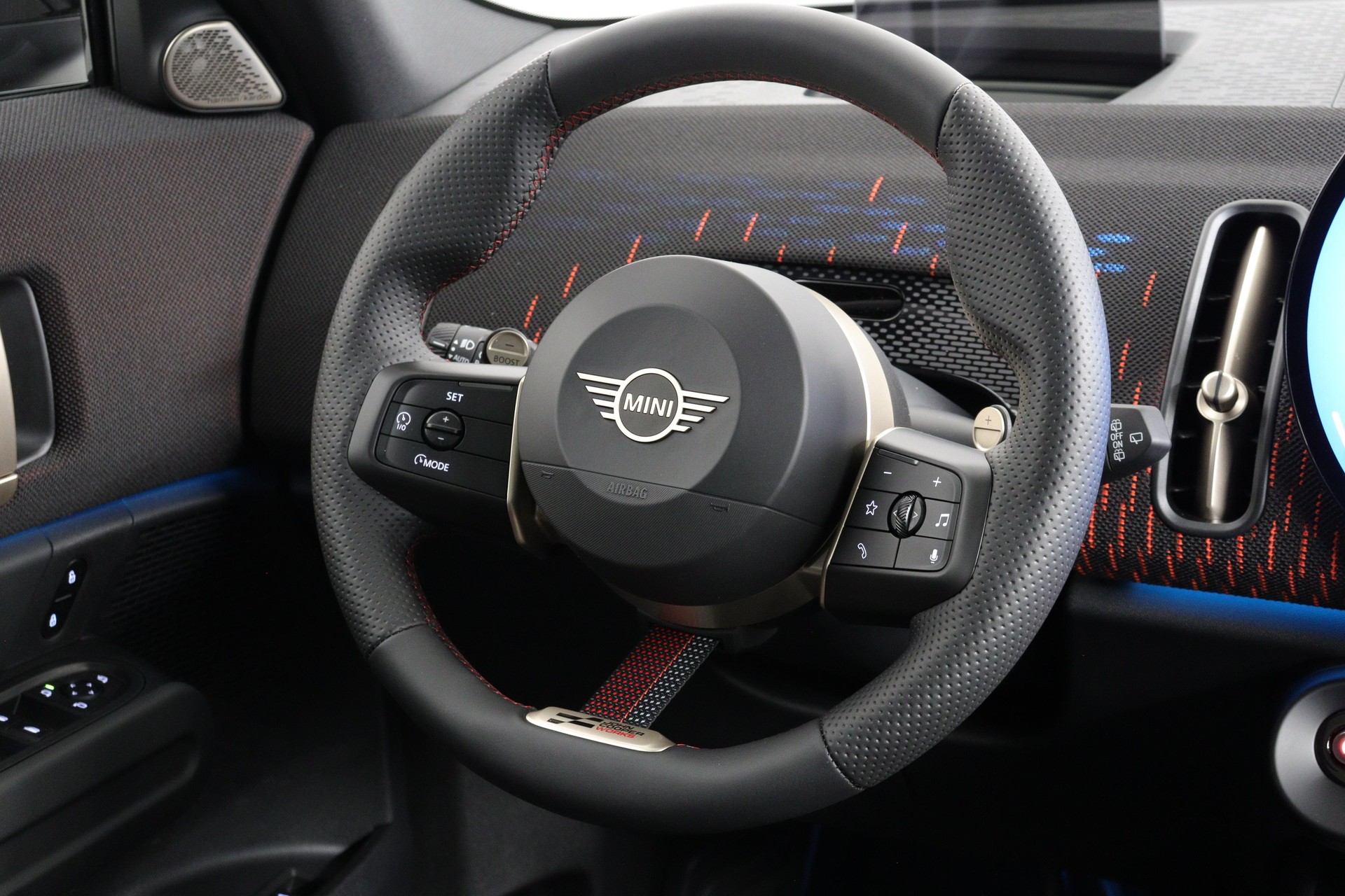 MINI Countryman U25 2.0i S ALL4-image-6