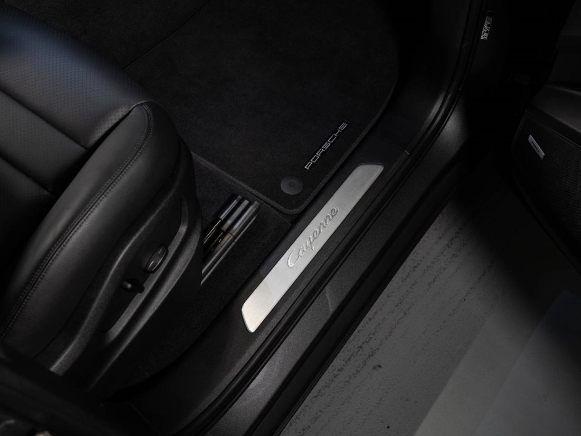 PORSCHE Cayenne (MY22)-image-16