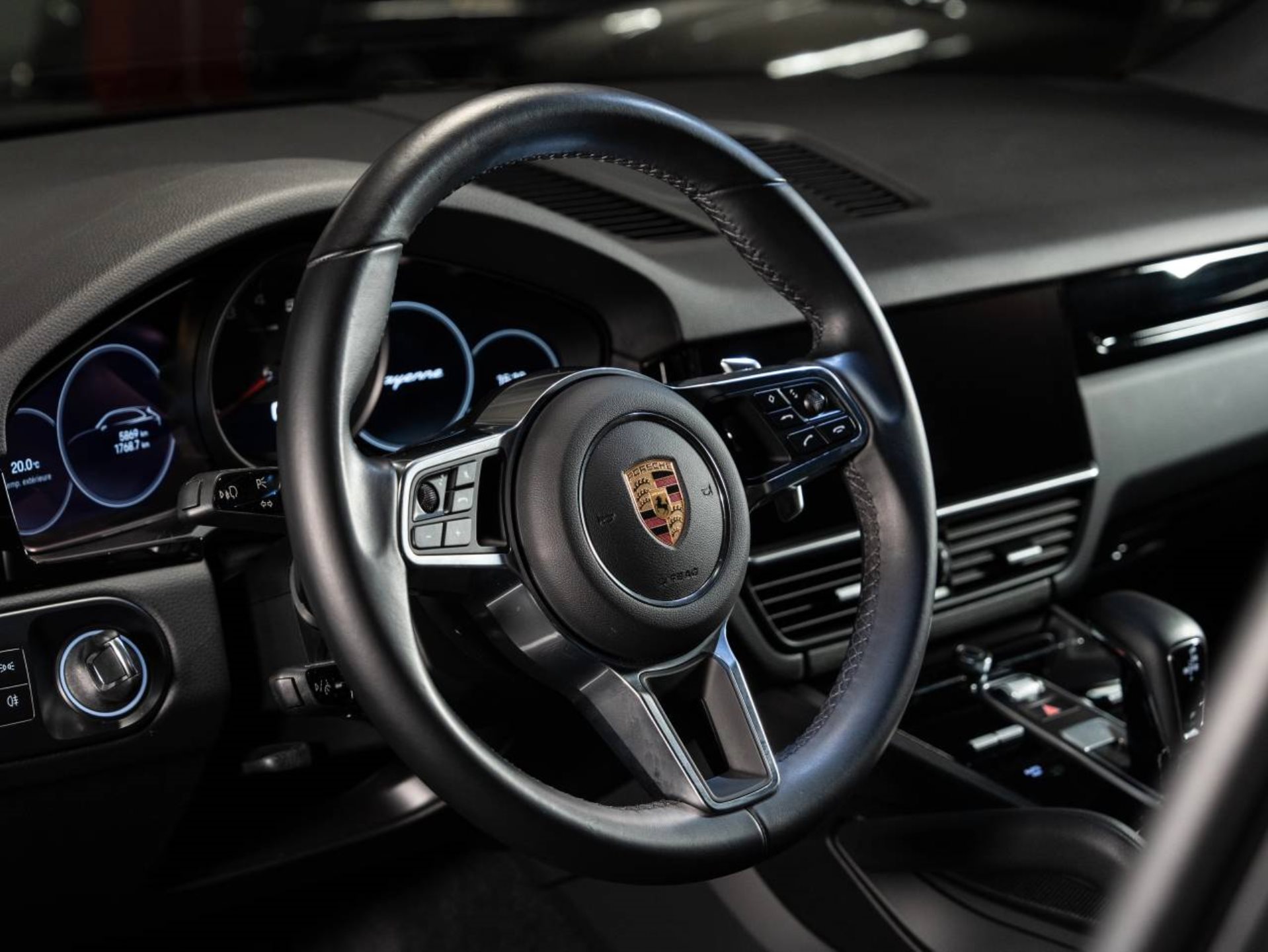 PORSCHE Cayenne (MY22)-image-8