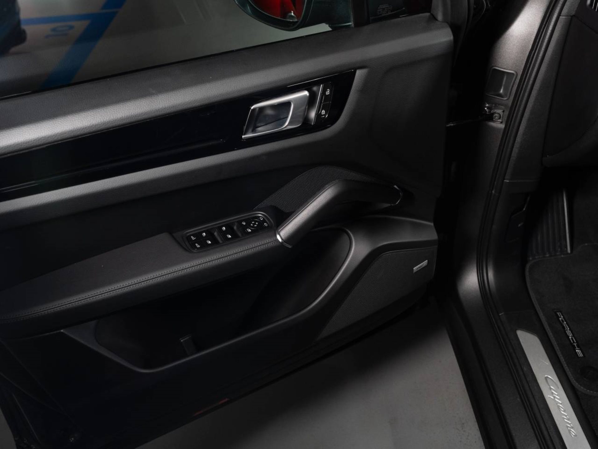 PORSCHE Cayenne (MY22)-image-14