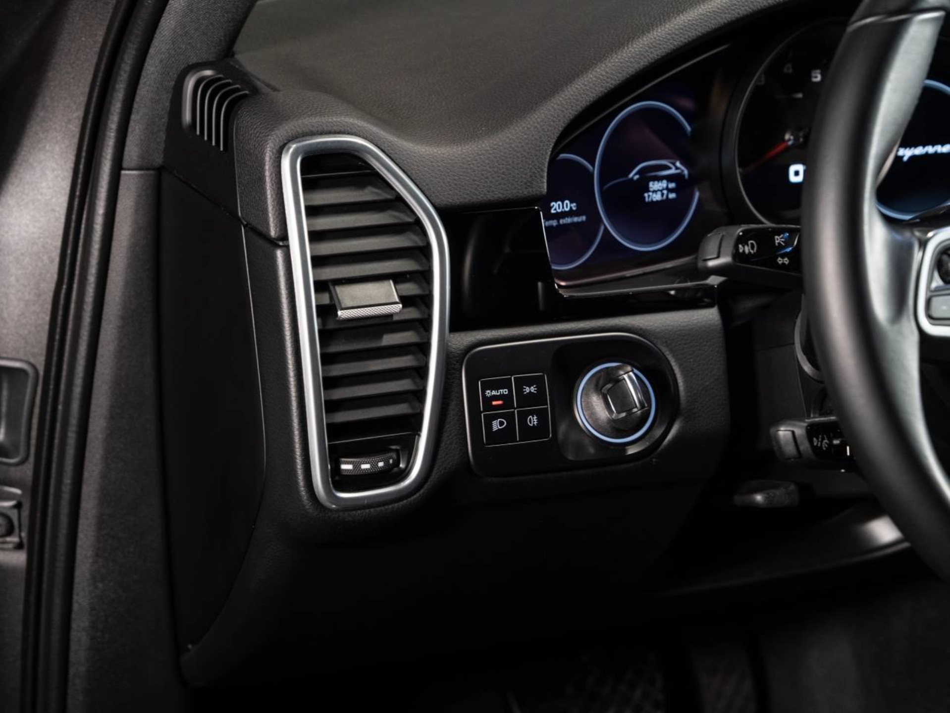 PORSCHE Cayenne (MY22)-image-10