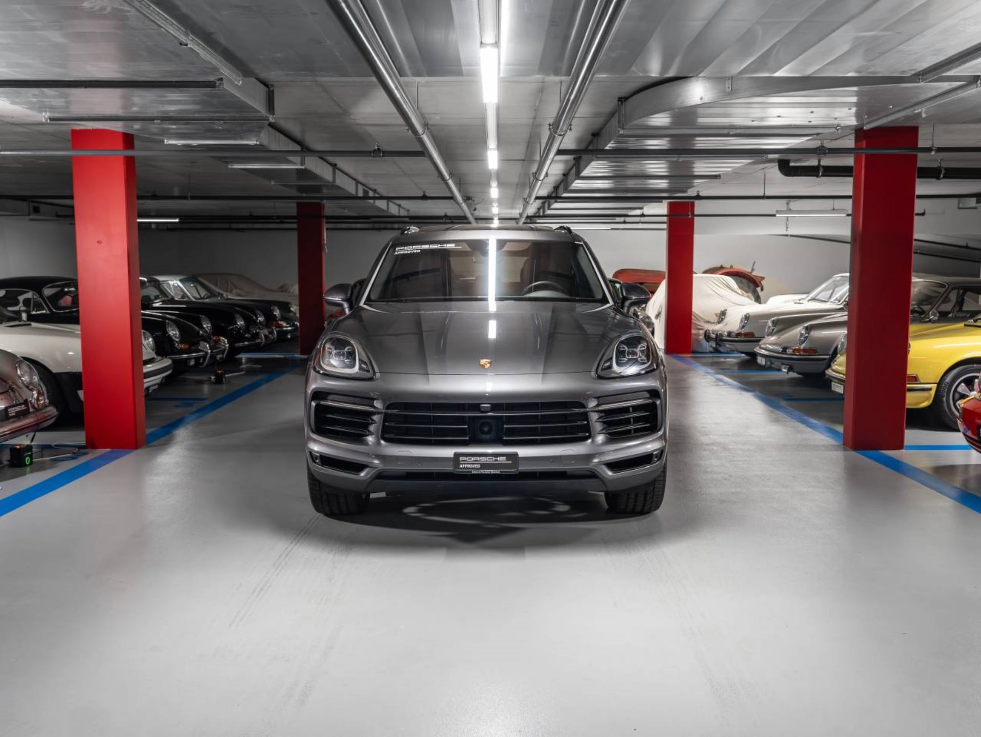 PORSCHE Cayenne (MY22)-showroom-element-1