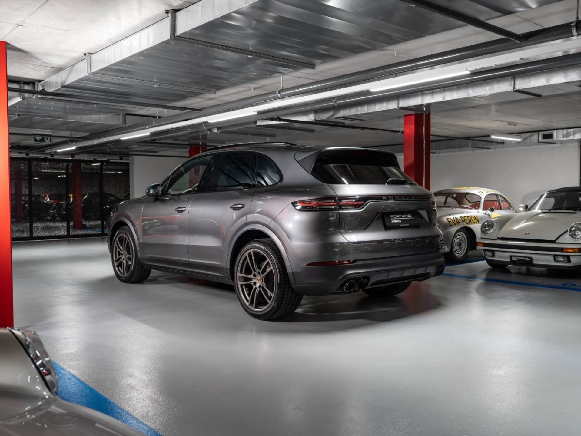 PORSCHE Cayenne (MY22)-showroom-element-2