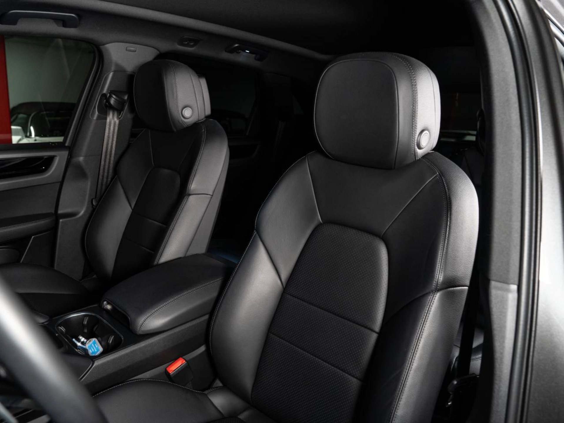 PORSCHE Cayenne (MY22)-image-4