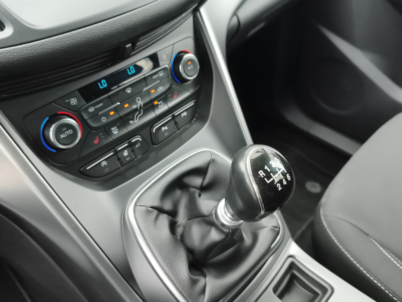 FORD Kuga 2.0 TDCi 150 Business-image-18