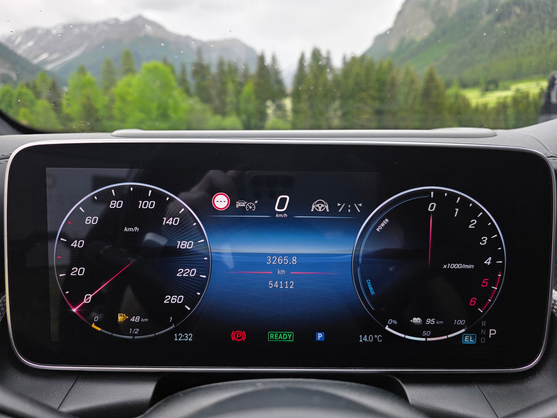 MERCEDES-BENZ GLC 300 de AMG Line 4matic-image-9