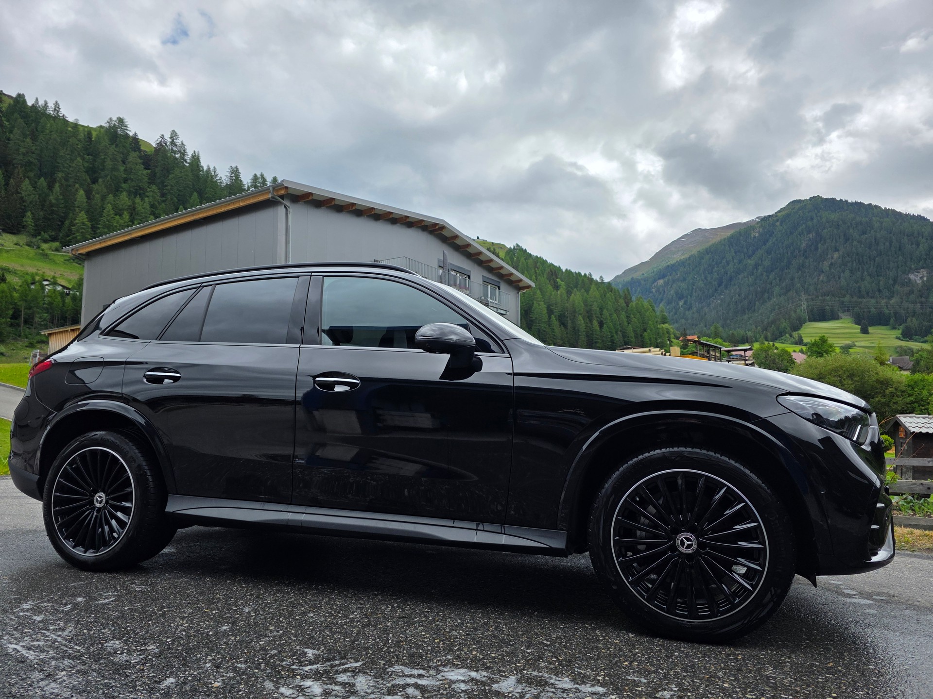 MERCEDES-BENZ GLC 300 de AMG Line 4matic-image-1