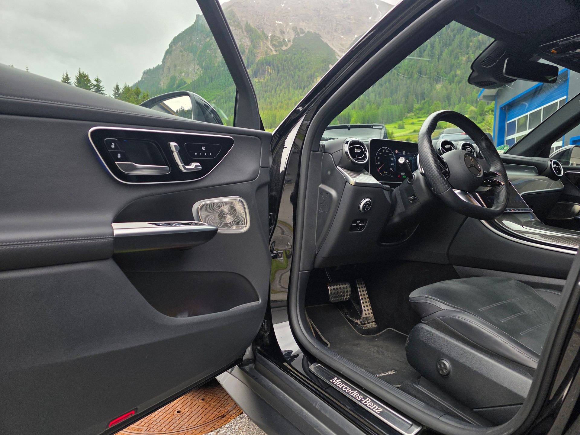 MERCEDES-BENZ GLC 300 de AMG Line 4matic-image-8