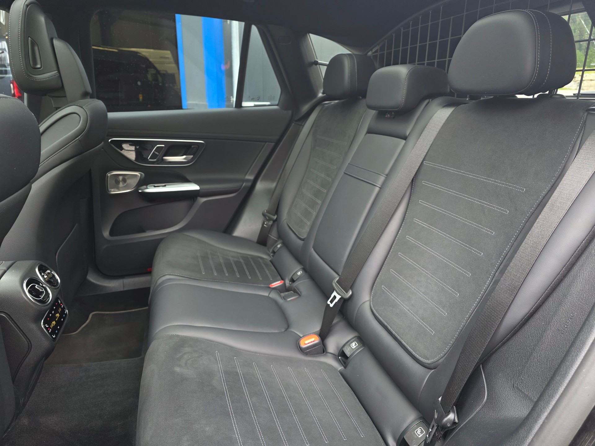 MERCEDES-BENZ GLC 300 de AMG Line 4matic-image-15
