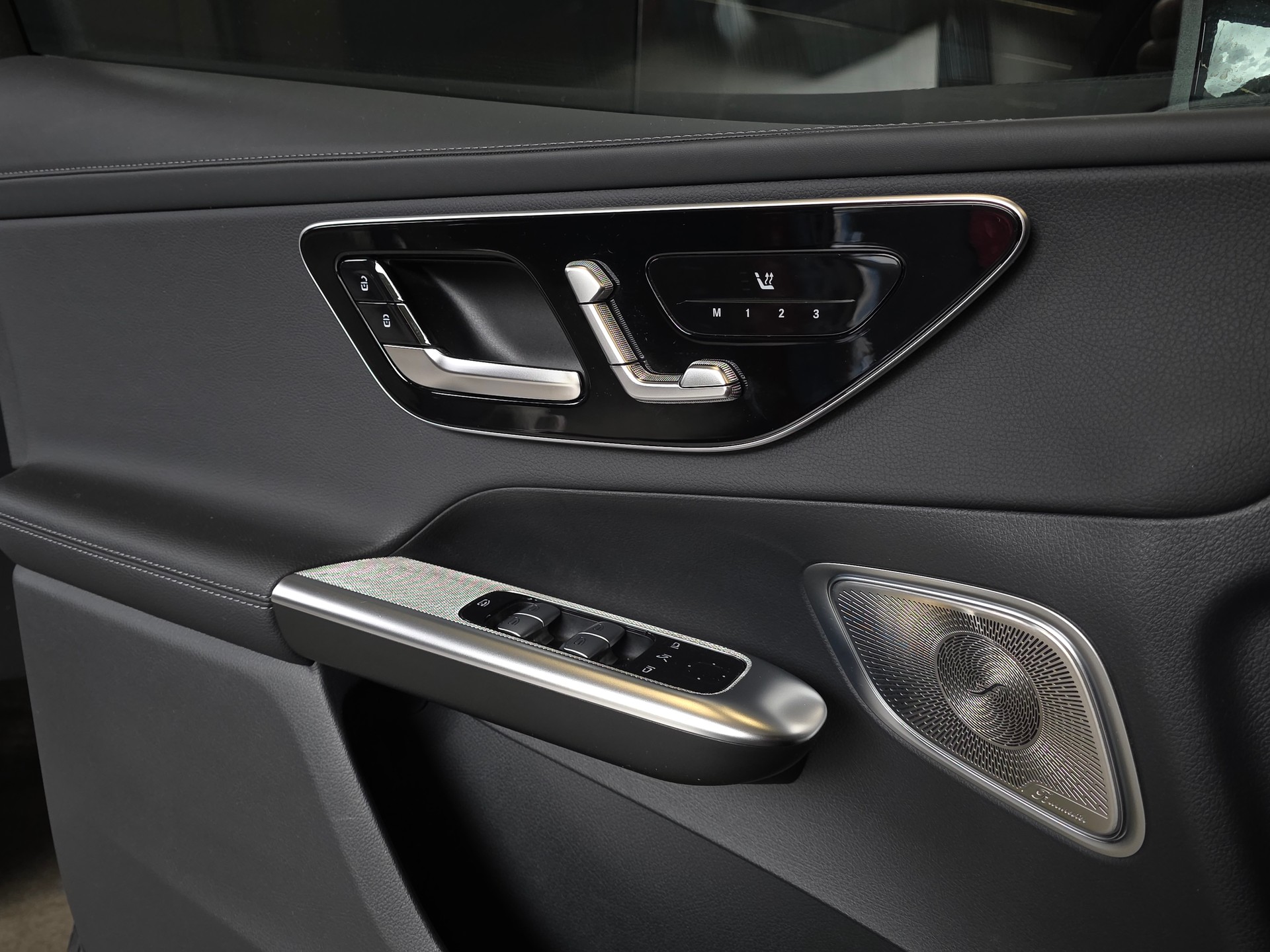 MERCEDES-BENZ GLC 300 de AMG Line 4matic-image-7