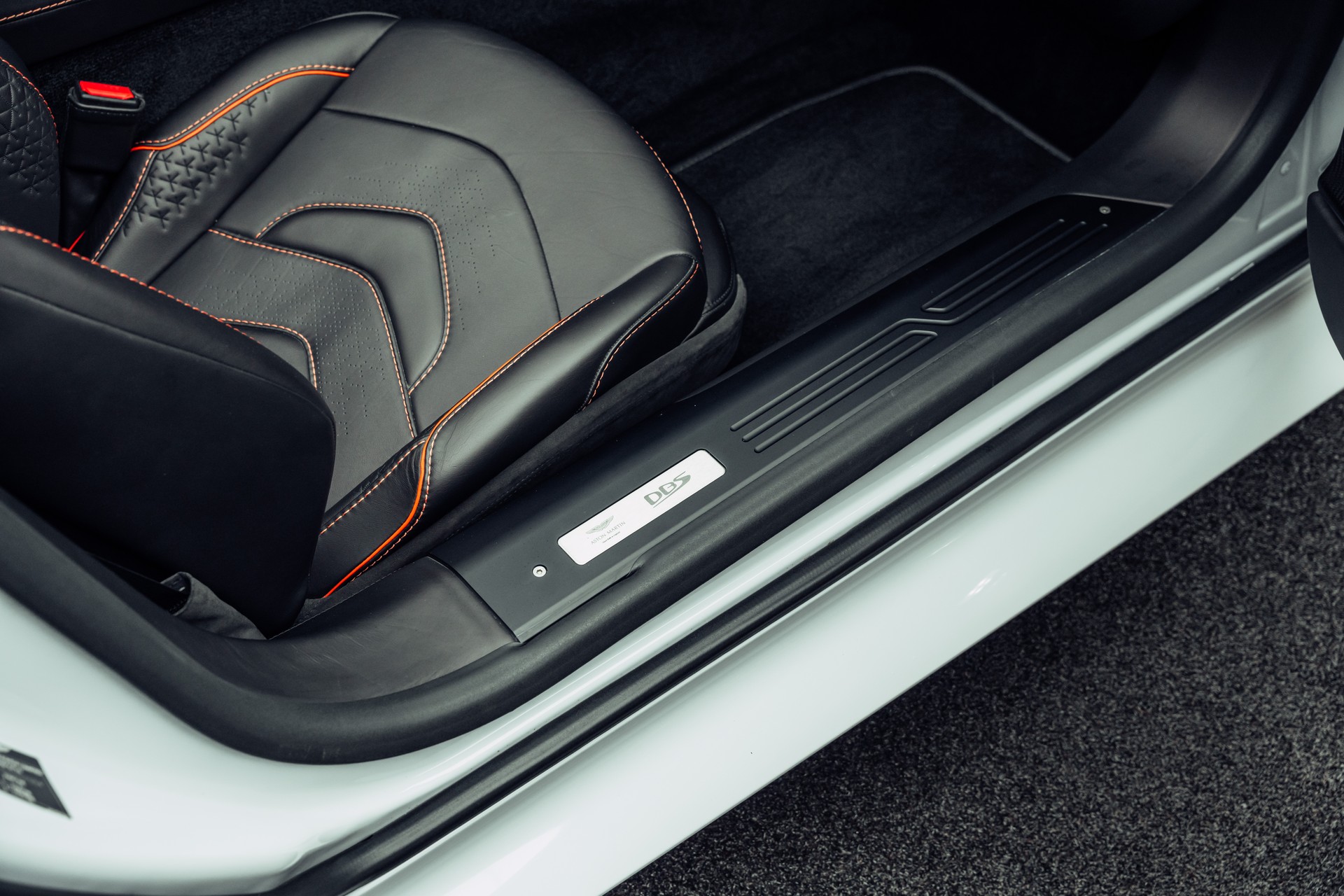 ASTON MARTIN DBS Superleggera Volante-image-19