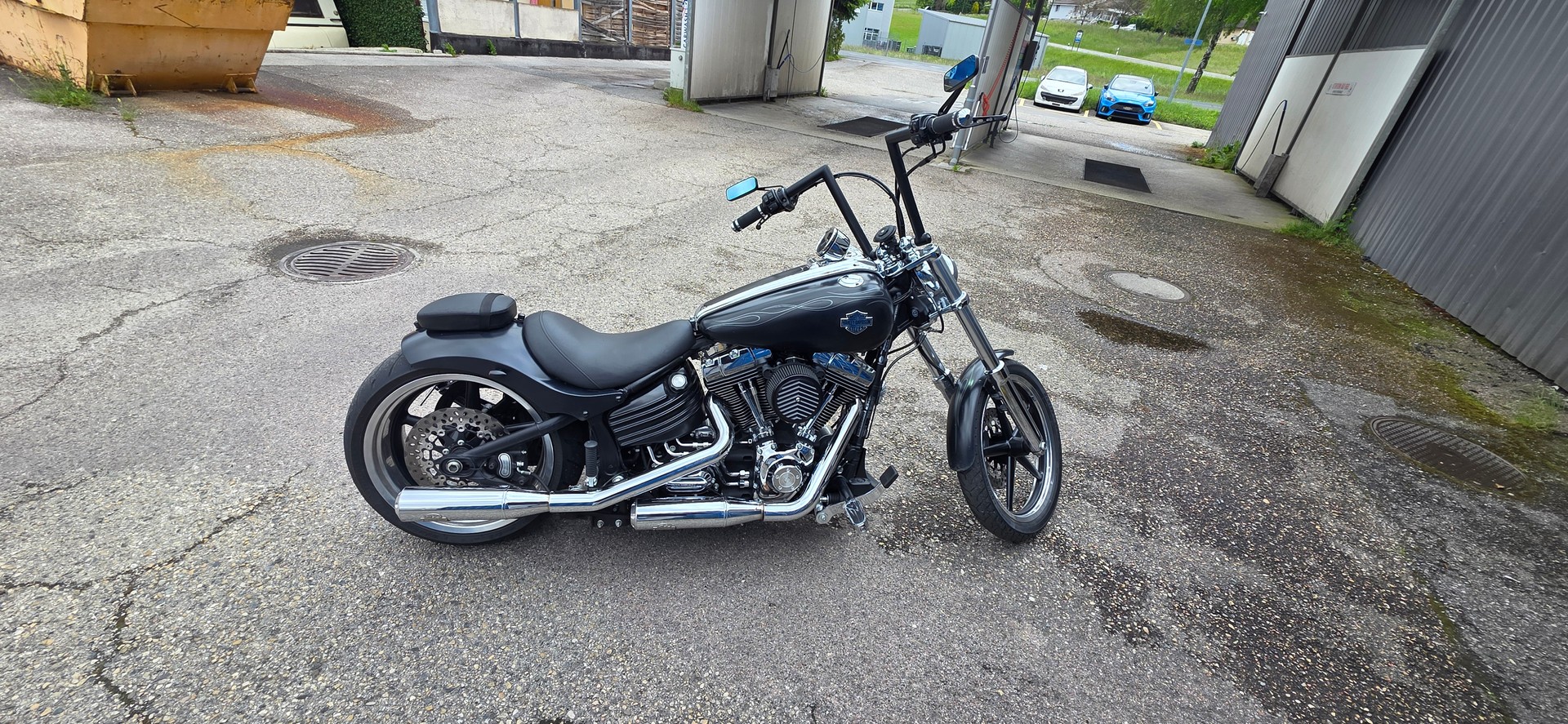 HARLEY-DAVIDSON FXCWC Rocker C ABS-image-3