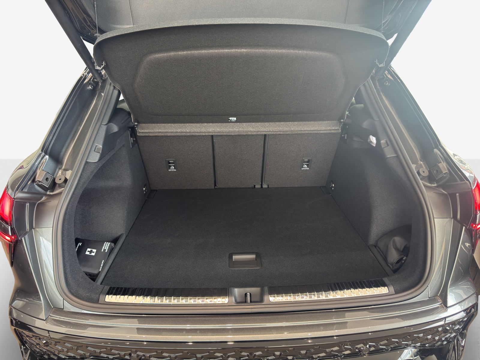 AUDI Q3 SUV TFSI quattro 150 kW S tronic-image-12