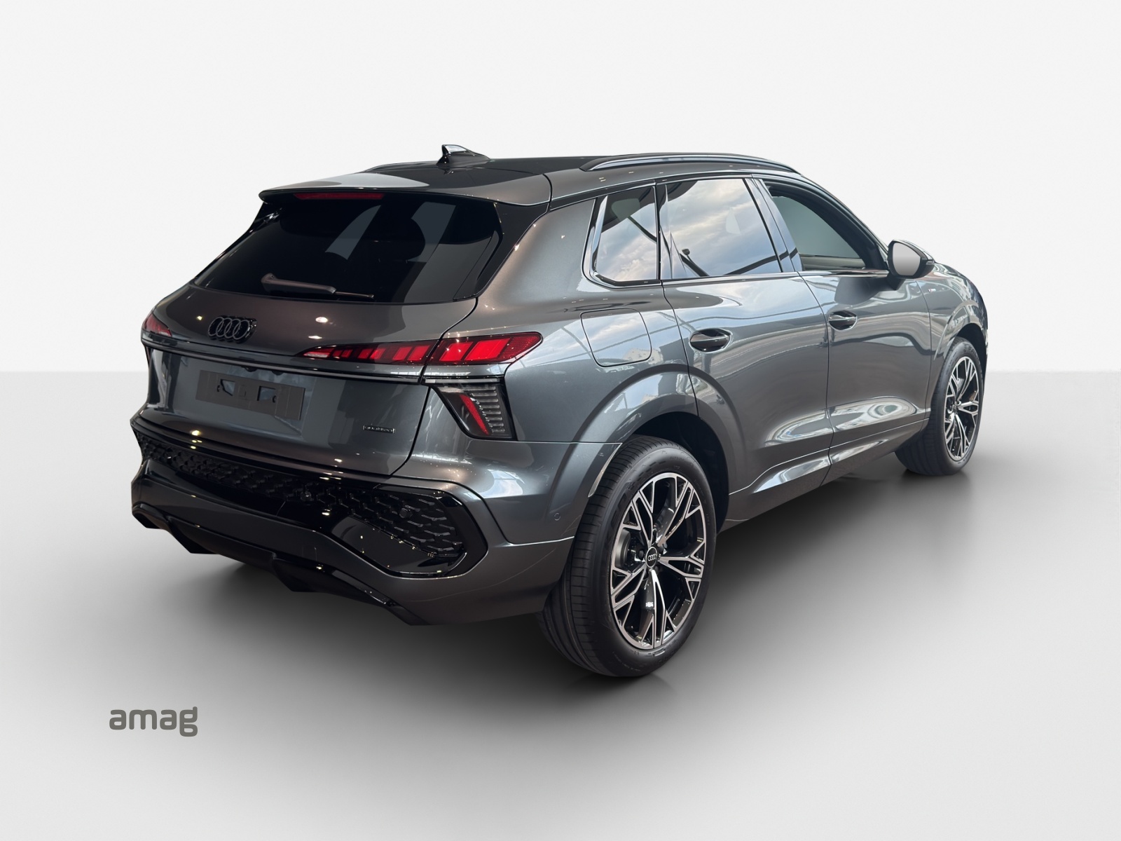 AUDI Q3 SUV TFSI quattro 150 kW S tronic-image-4