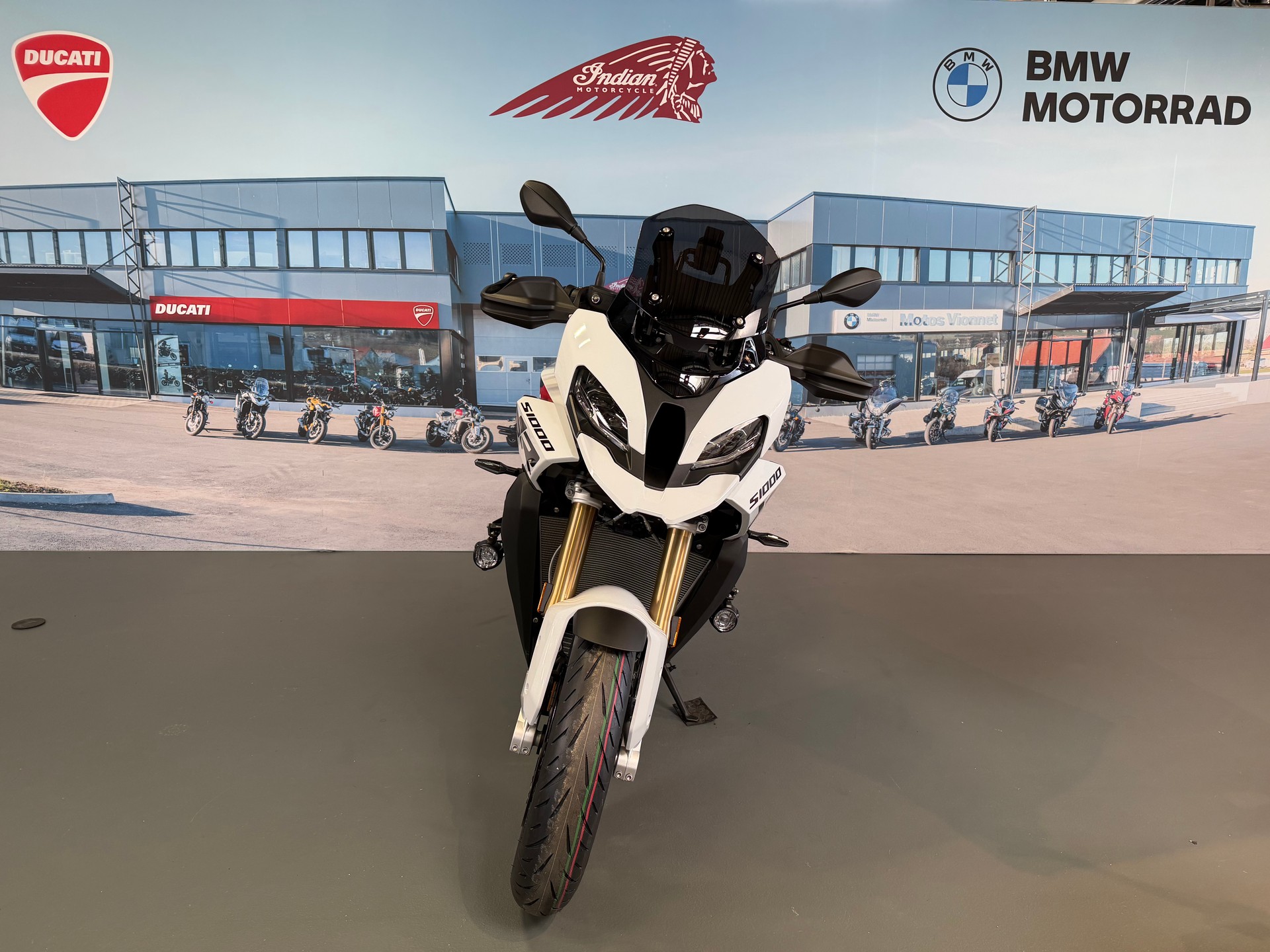 BMW S 1000 XR-image-1