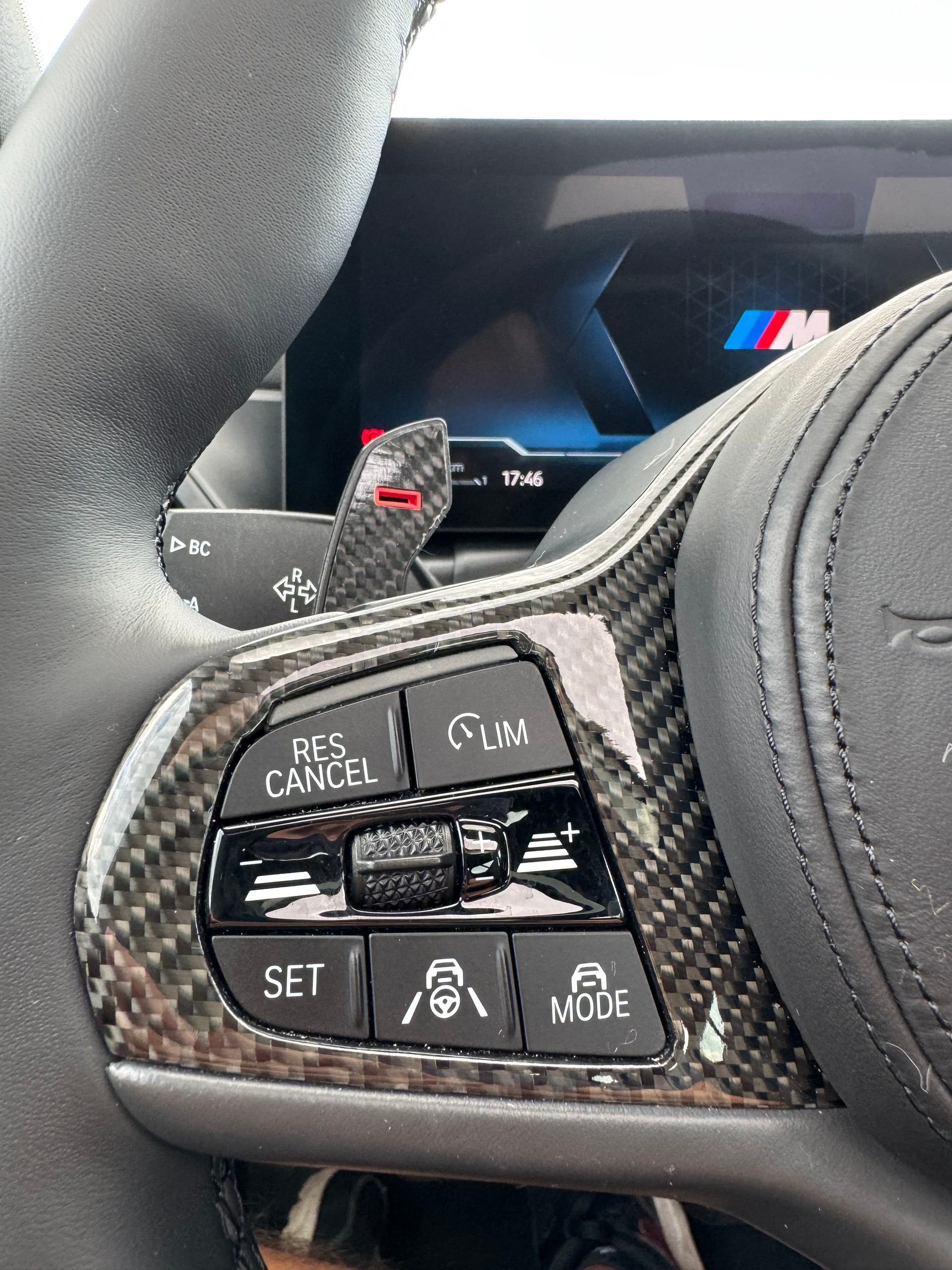 BMW M340i xDrive - San Marino Blau-image-12