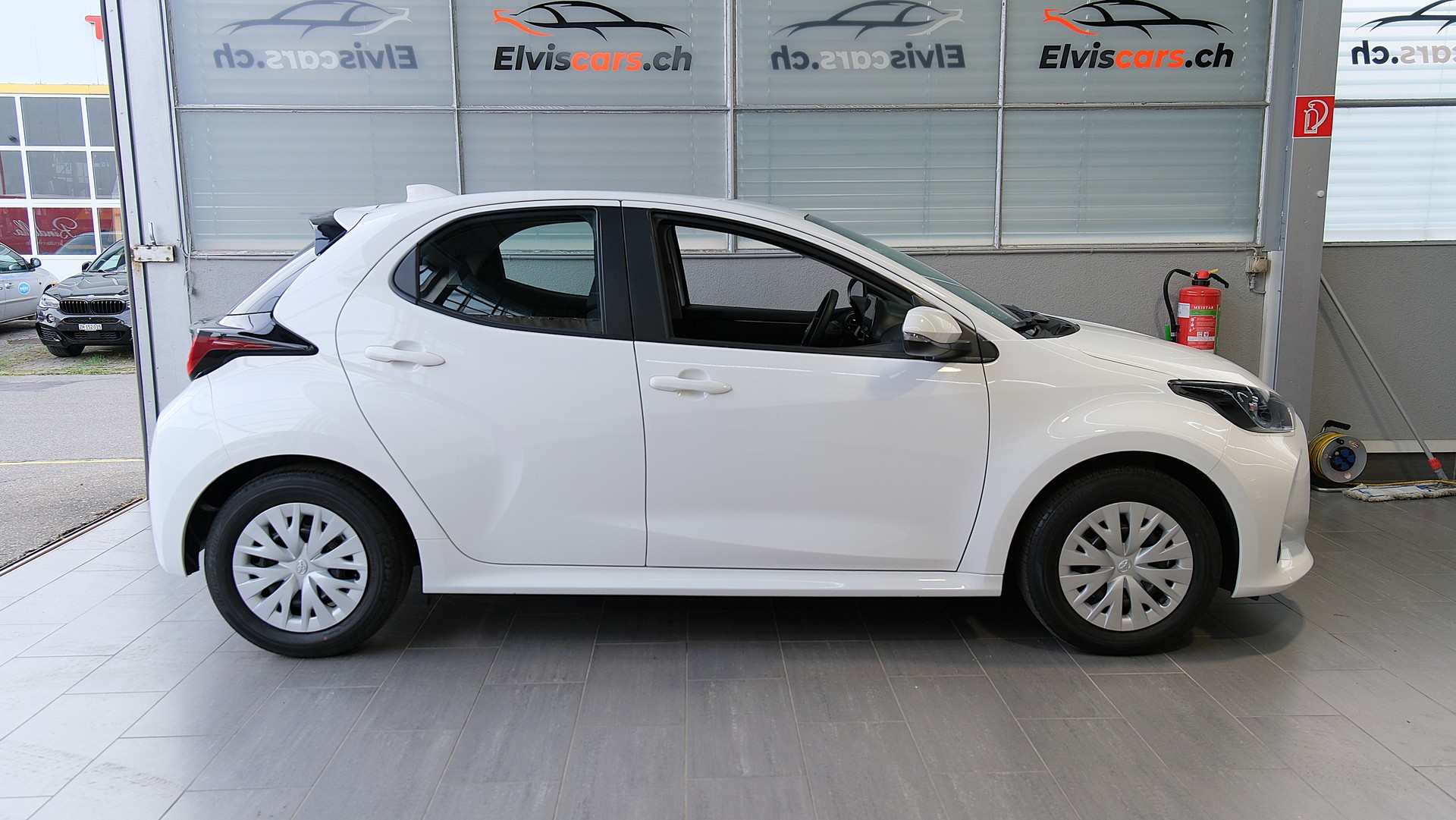 TOYOTA Yaris 1.5 Comfort e-CVT-image-26
