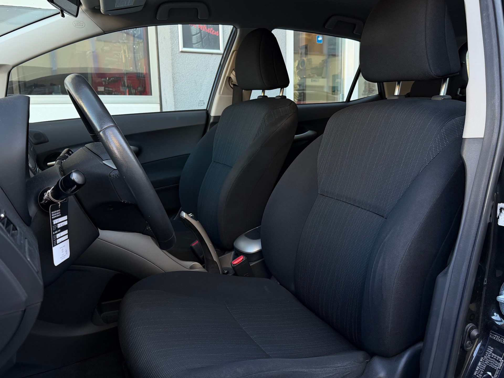 TOYOTA Toyota Auris 1.6 Style*Frisch ab MFK&Service*8-Fach Räder*Sparsam&Zuverlässig*-image-11