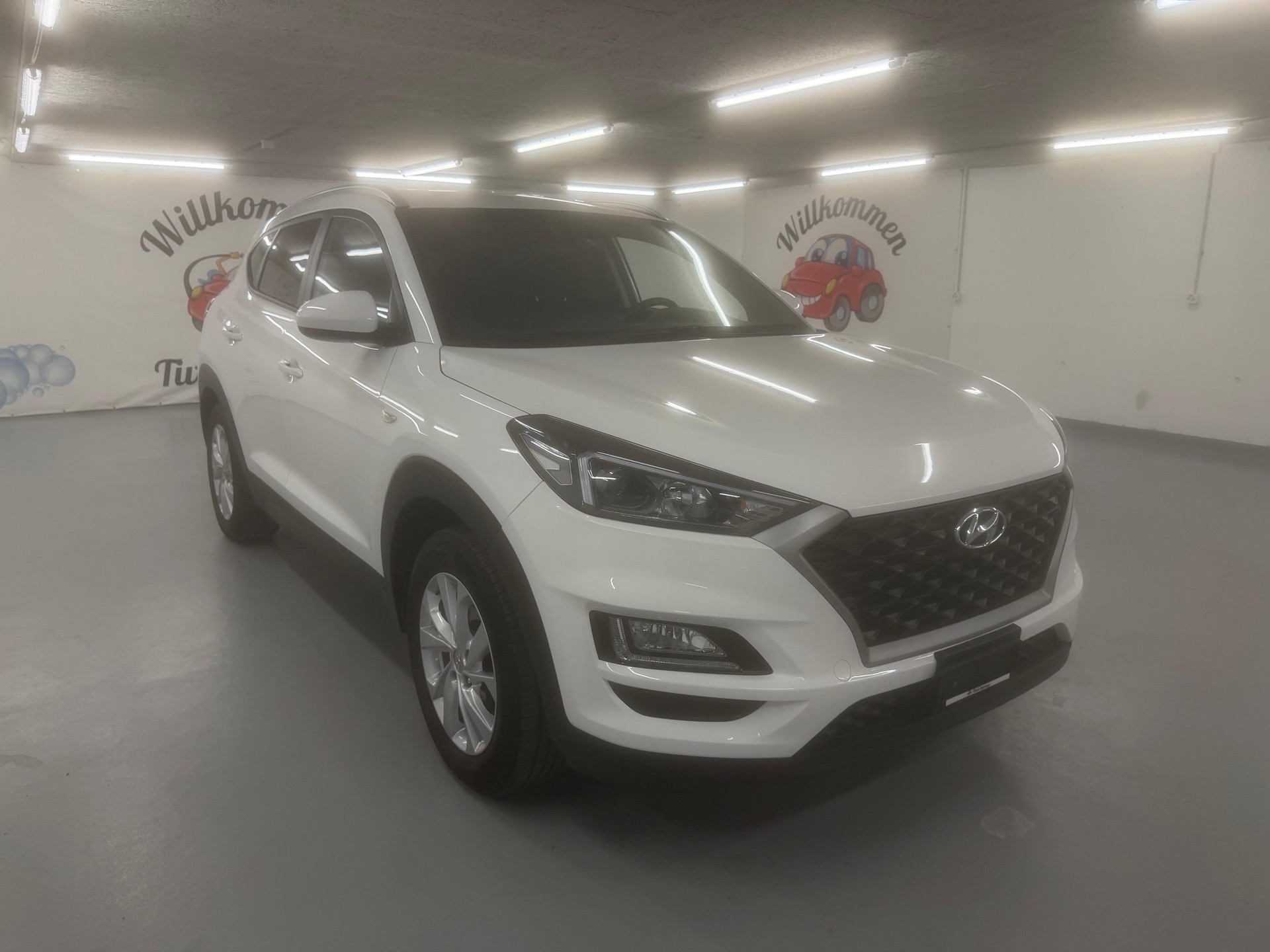 HYUNDAI Tucson 1.6 TGDI Amplia 2WD DCT-showroom-element-1