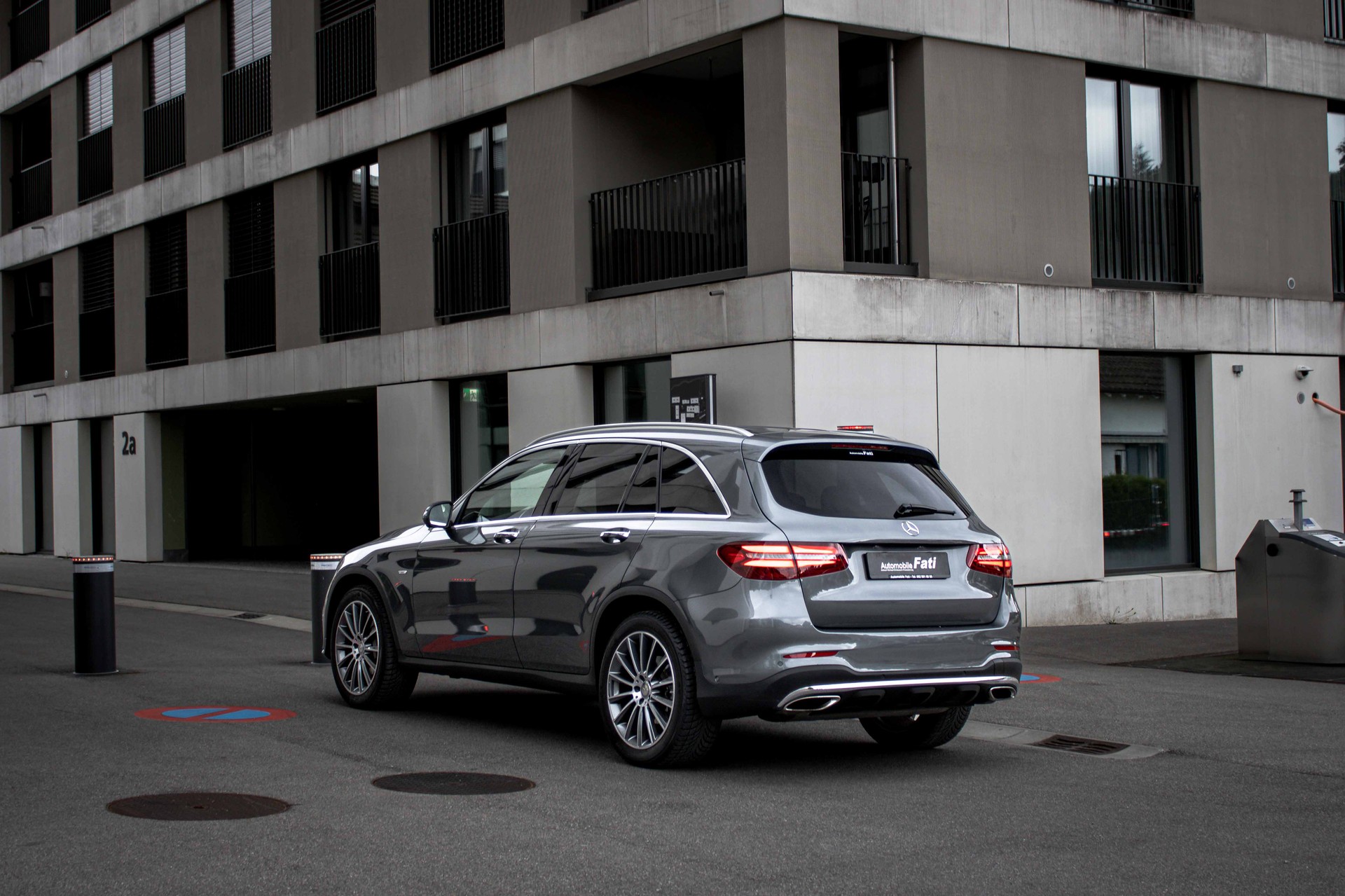 MERCEDES-BENZ GLC 250 AMG Line Edition 1 4Matic 9G-Tronic-showroom-element-1