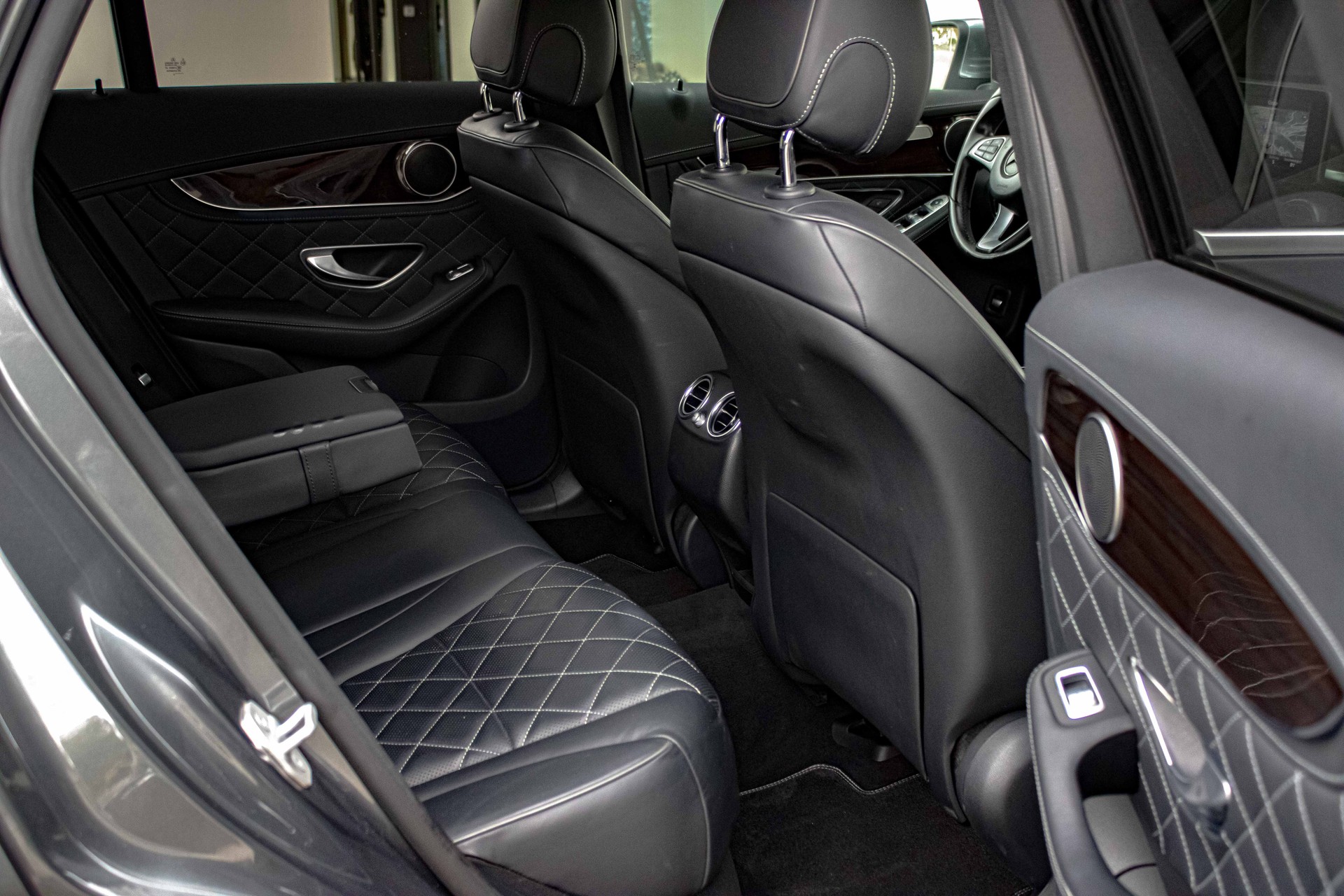 MERCEDES-BENZ GLC 250 AMG Line Edition 1 4Matic 9G-Tronic-image-10