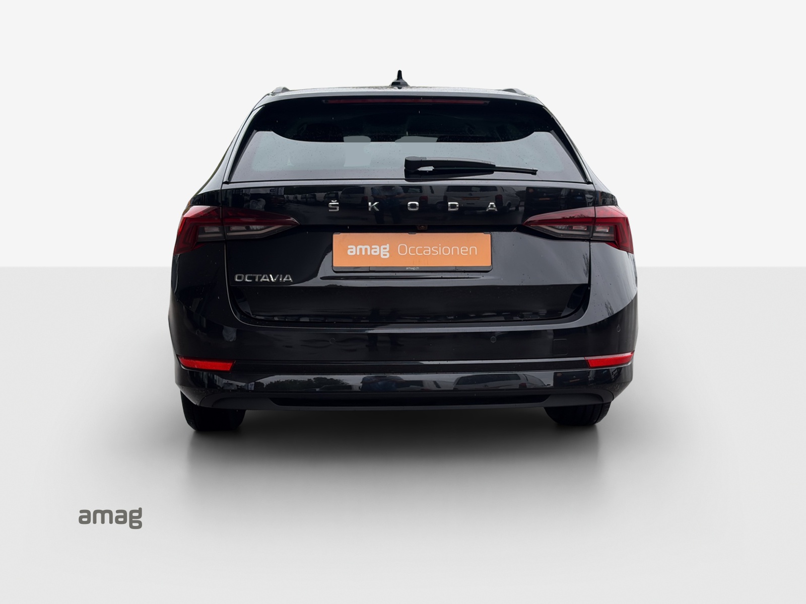 SKODA Octavia Combi 2.0 TDI DSG Style-showroom-element-3