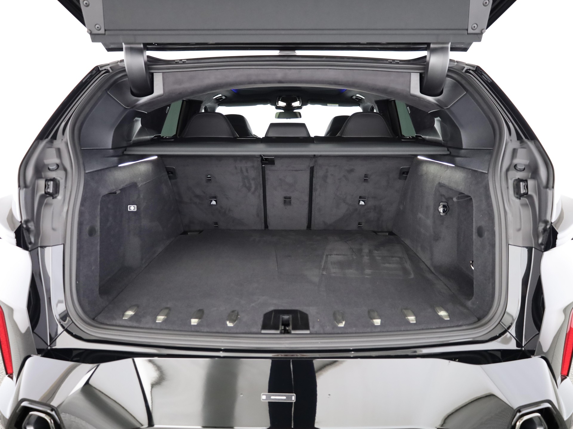 BMW XM 50e Plug-in Hybrid-image-8