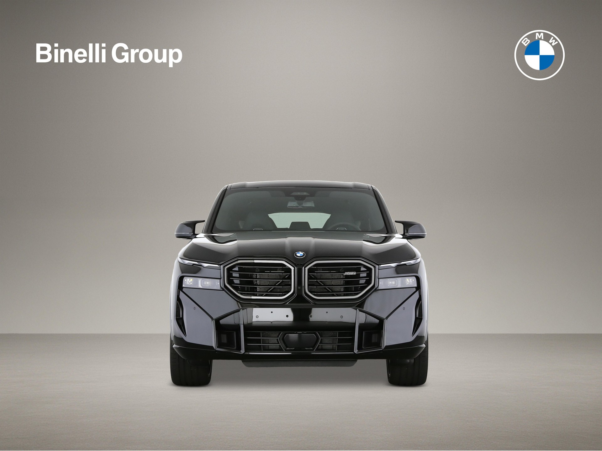 BMW XM 50e Plug-in Hybrid-showroom-element-2