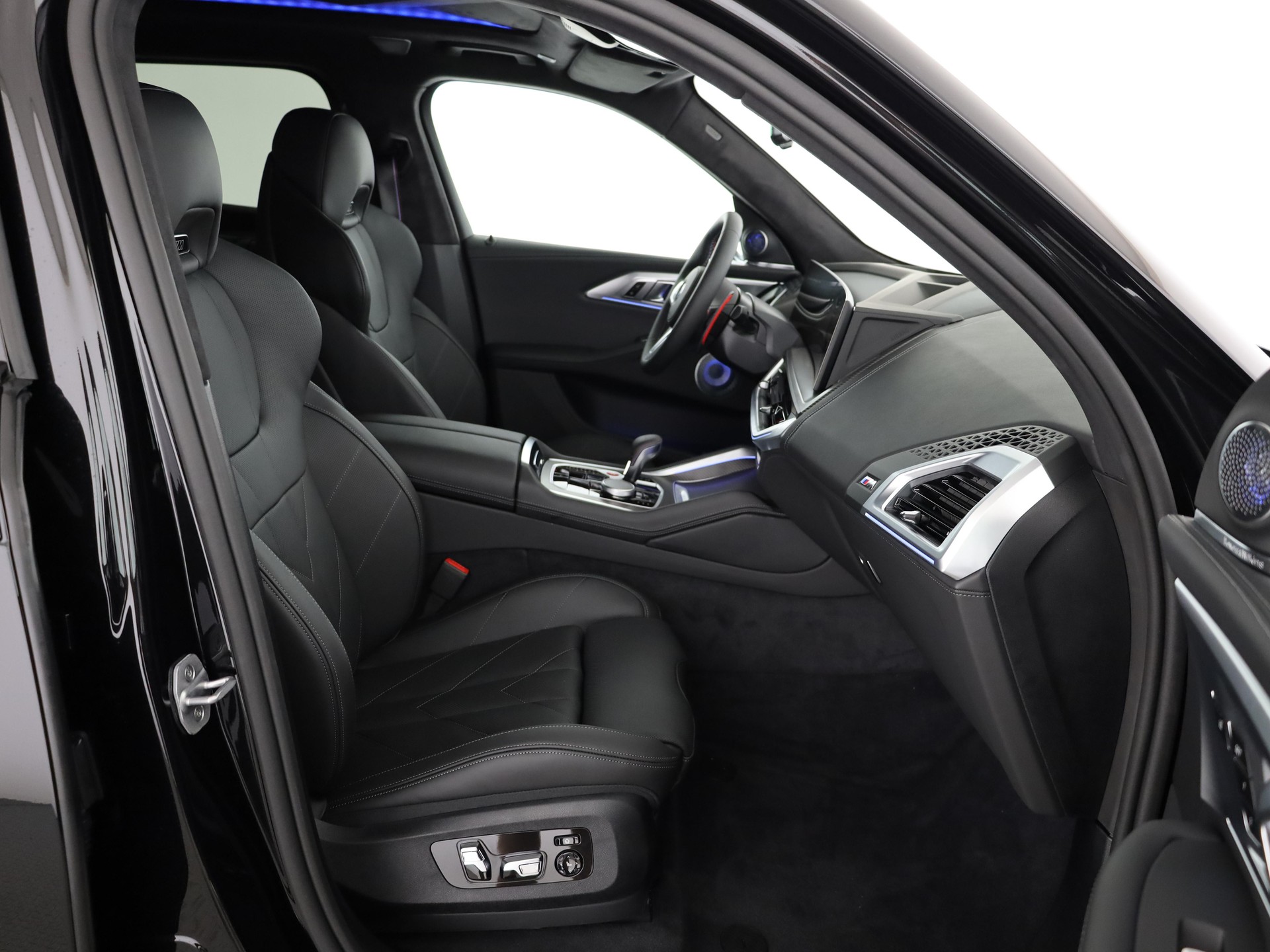 BMW XM 50e Plug-in Hybrid-image-14