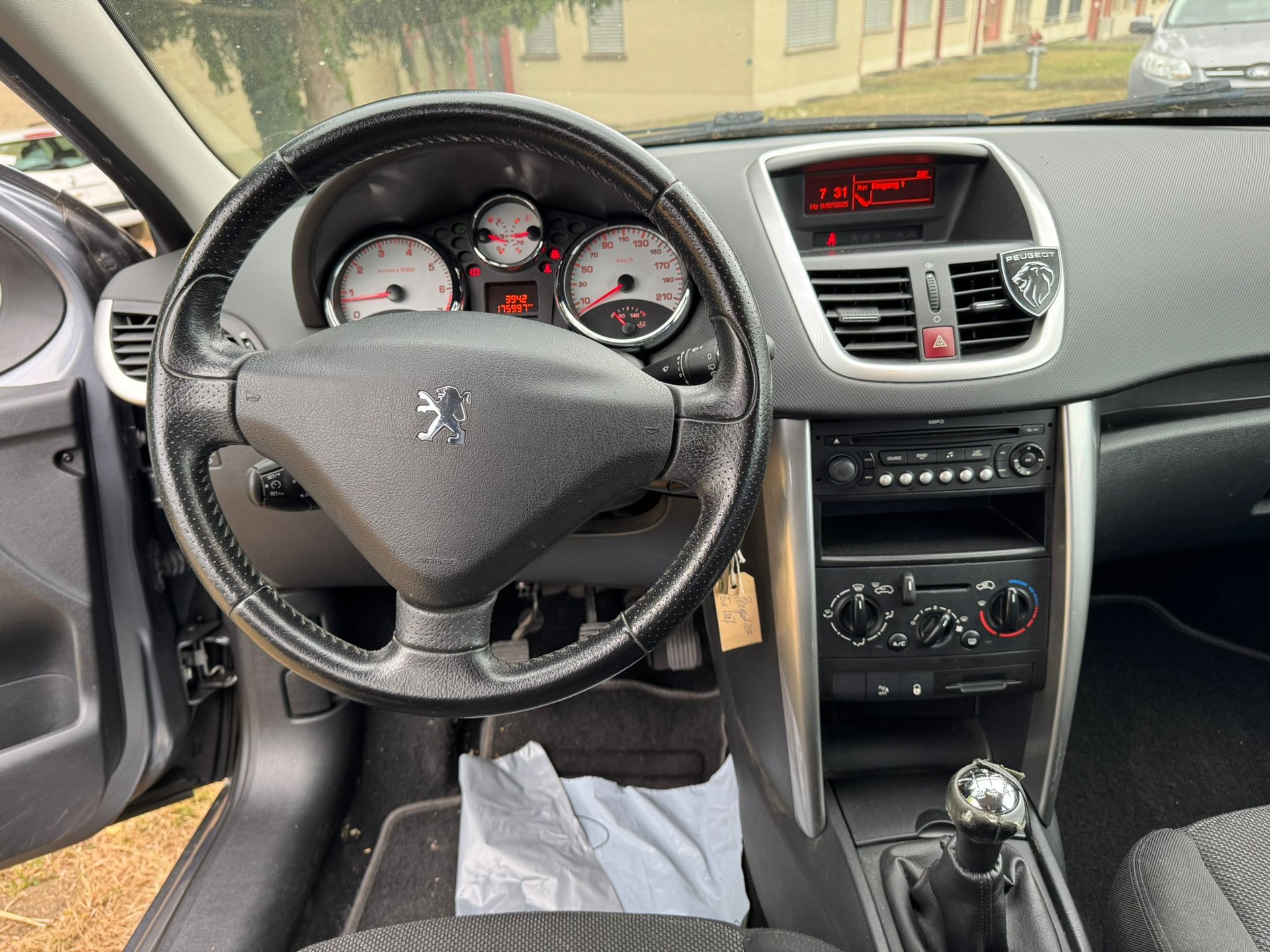 PEUGEOT 207 1.6 16V Sport-image-10